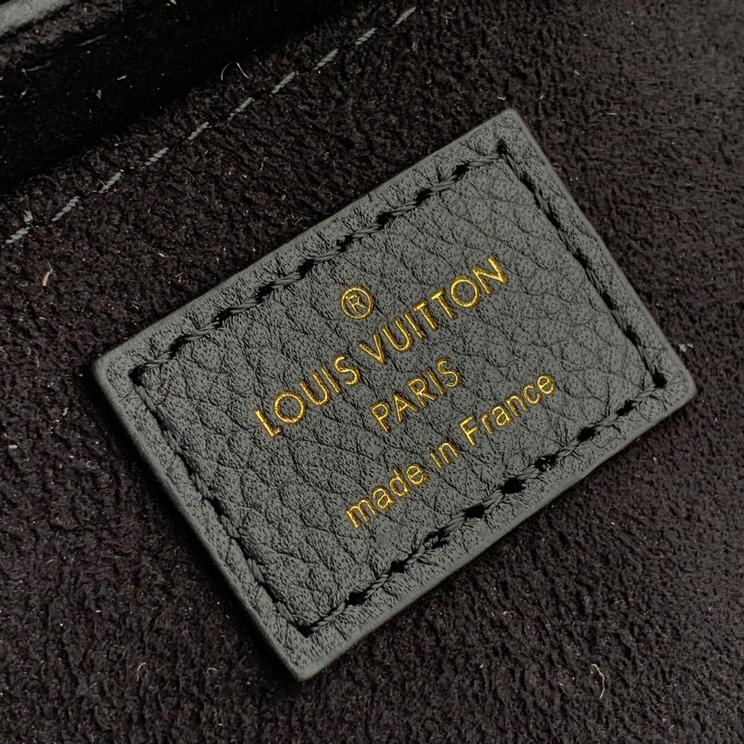 Louis Vuitton Favorite M45819-24 x 14 x 9CM Louis Vuitton Favorite M45819-24 x 14 x 9CM