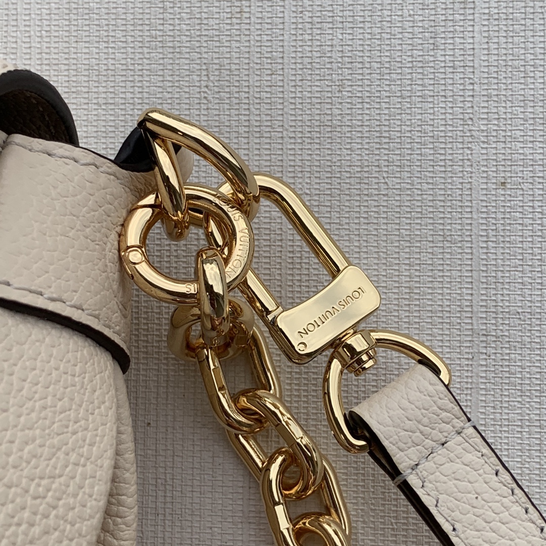Louis Vuitton Favorite M45819-24 x 14 x 9CM