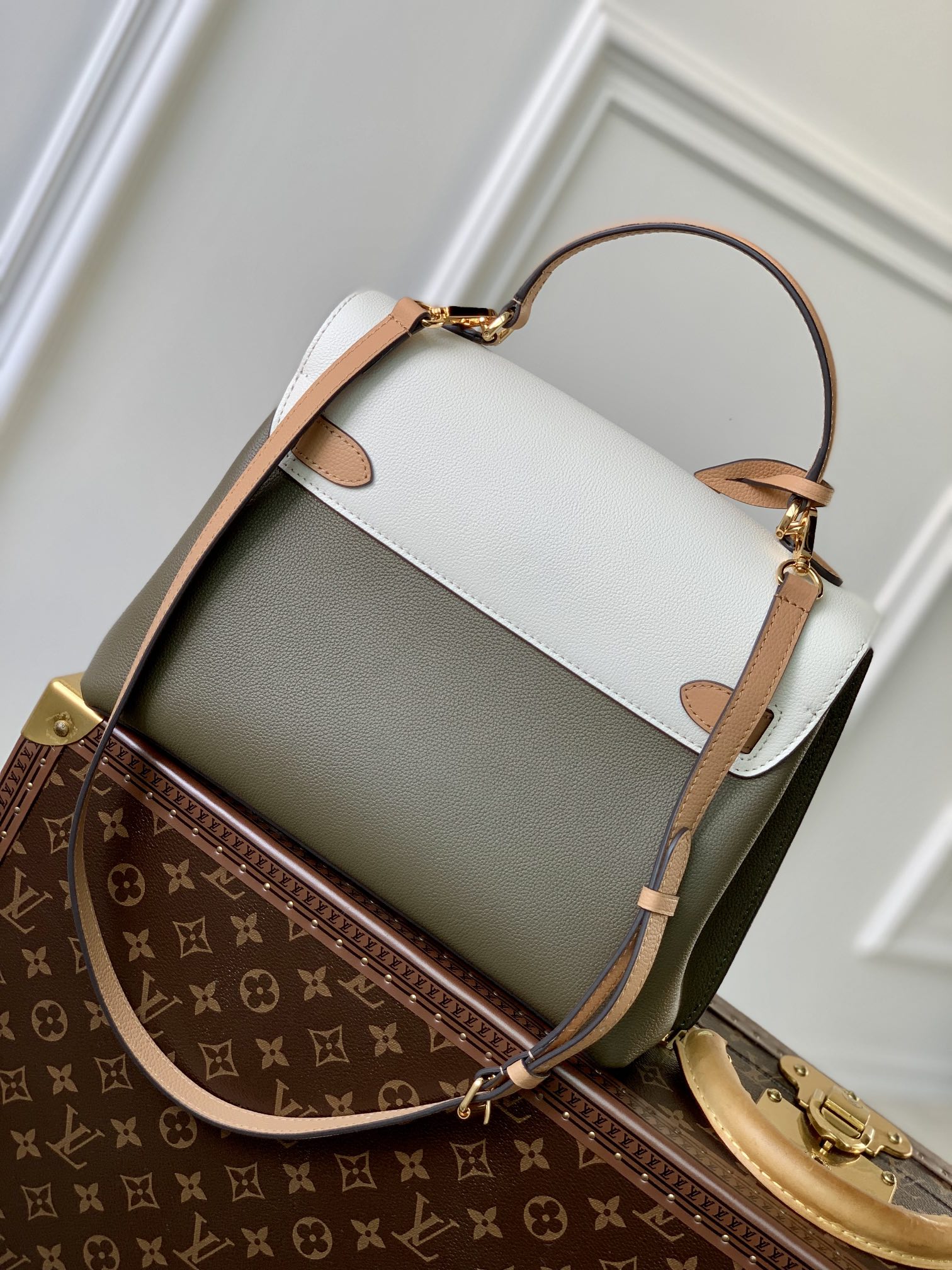 Louis Vuitton Lockme Ever M51395-31*46*17CM Louis Vuitton Lockme Ever M51395-31*46*17CM