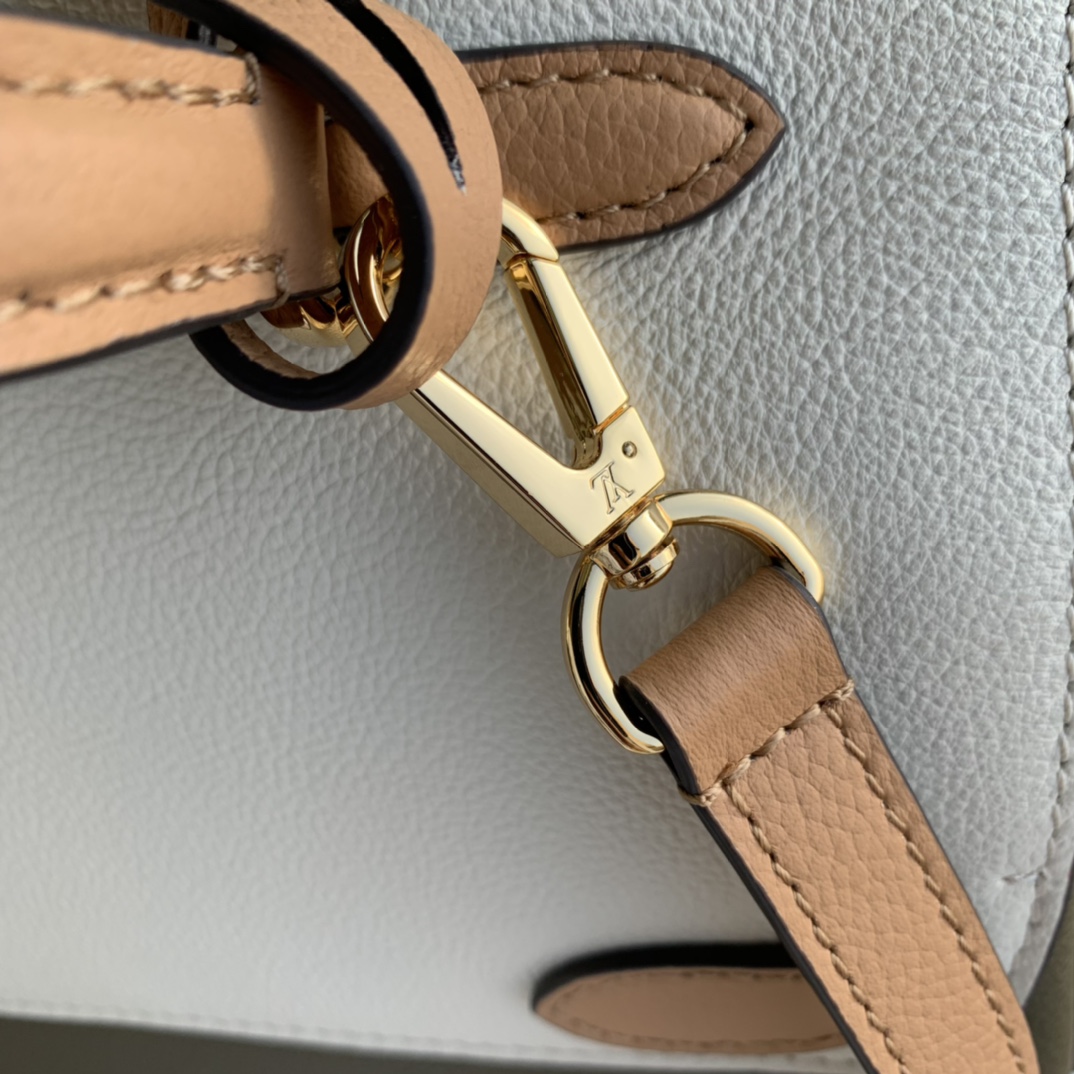 Louis Vuitton Lockme Ever M51395-31*46*17CM Louis Vuitton Lockme Ever M51395-31*46*17CM
