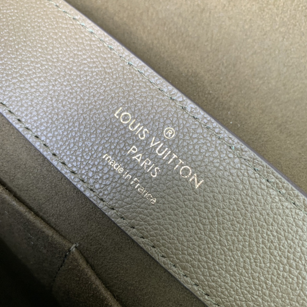 Louis Vuitton Lockme Ever M51395-31*46*17CM Louis Vuitton Lockme Ever M51395-31*46*17CM
