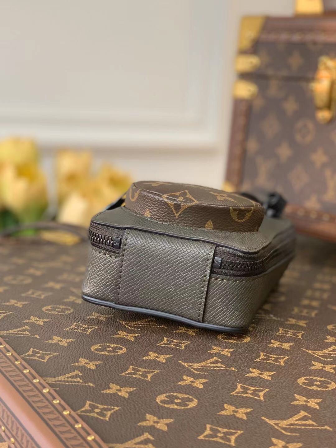 Louis Vuitton Camera Bag-M30581 -10x17x4.5CM