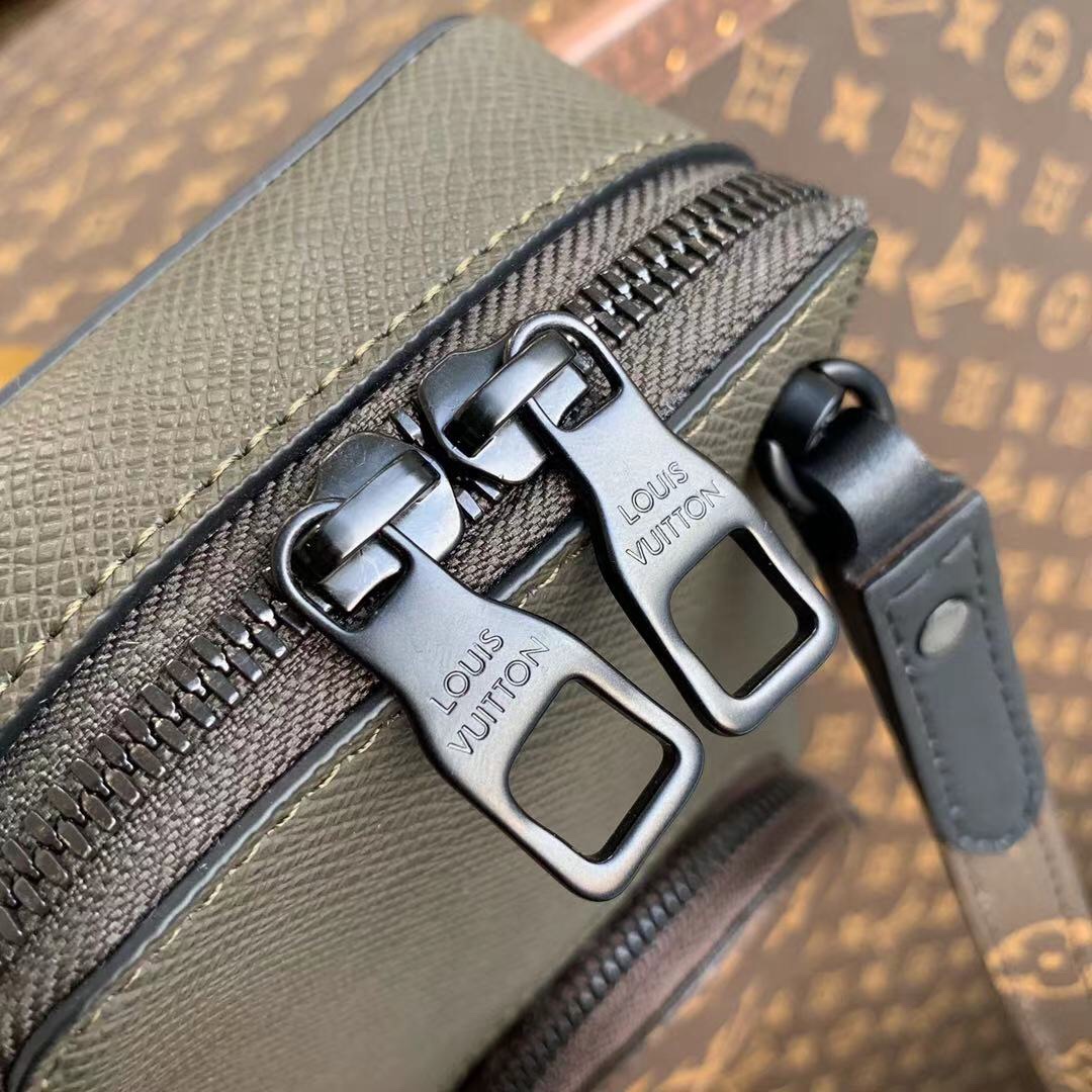 Louis Vuitton Camera Bag-M30581 -10x17x4.5CM