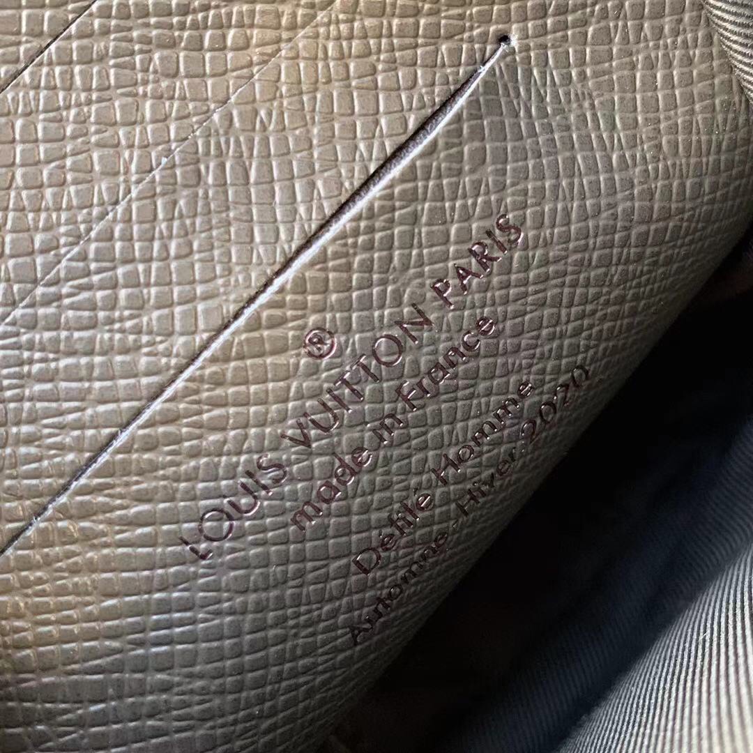 Louis Vuitton Camera Bag-M30581 -10x17x4.5CM