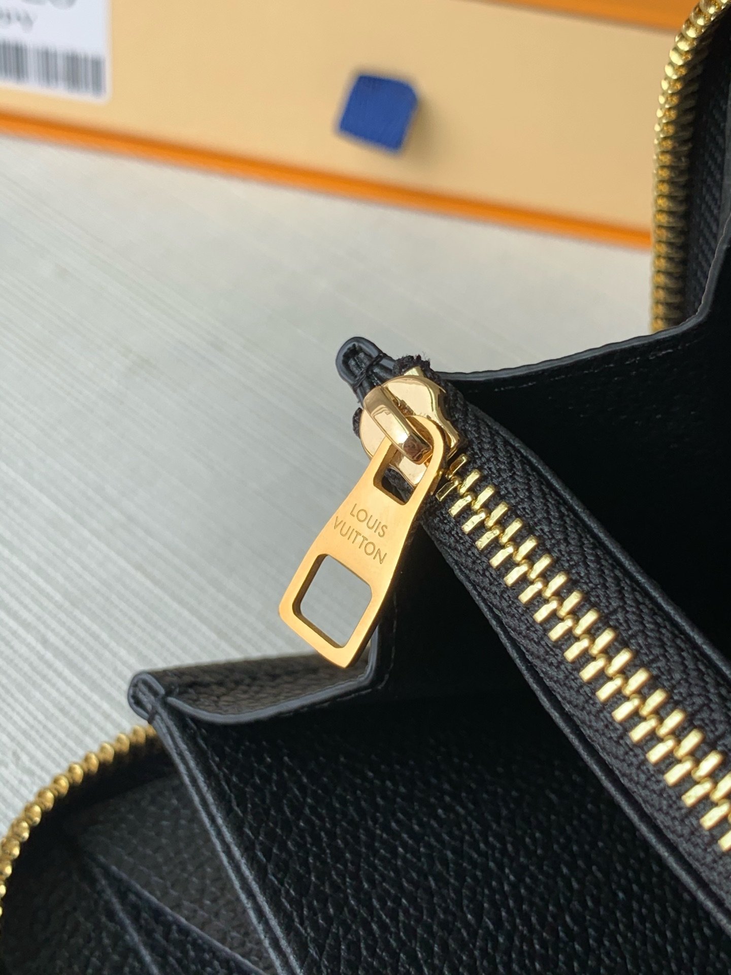 Louis Vuitton Zippy Wallet M69520-19*10CM