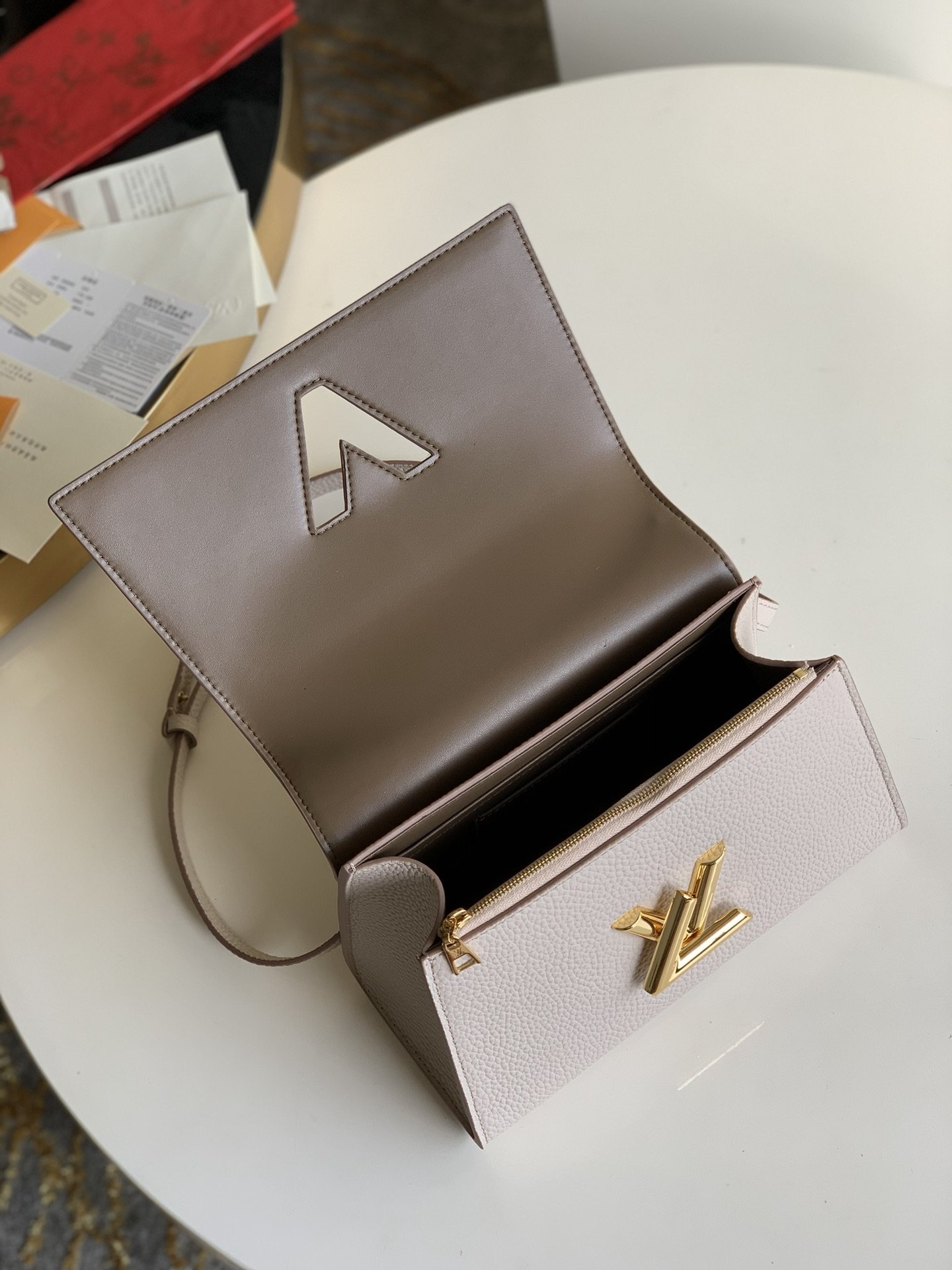 Louis Vuitton Twist One Handle-17.0 x 25.0 x 11CM