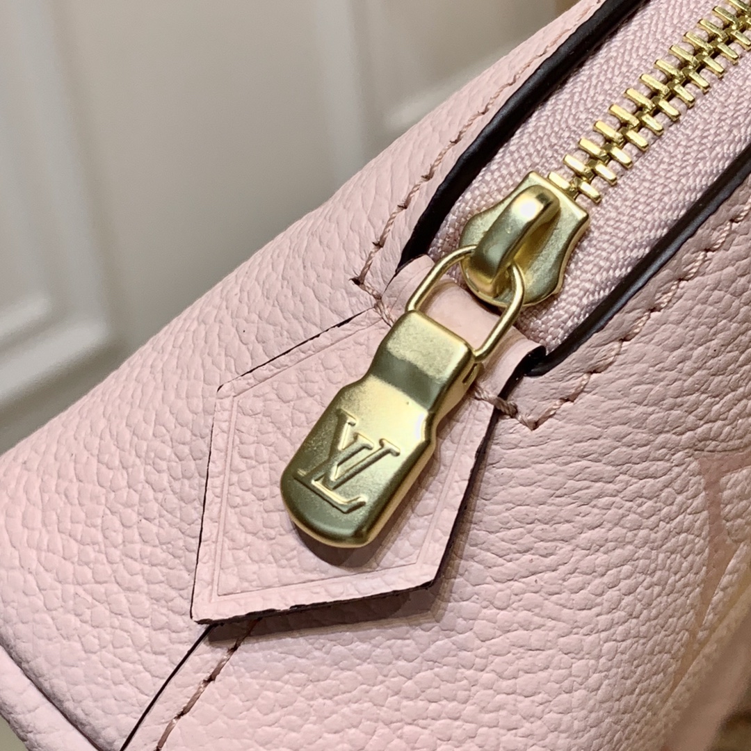 Louis Vuitton Cosmetic Bag-19*12*6CM Louis Vuitton Cosmetic Bag-19*12*6CM