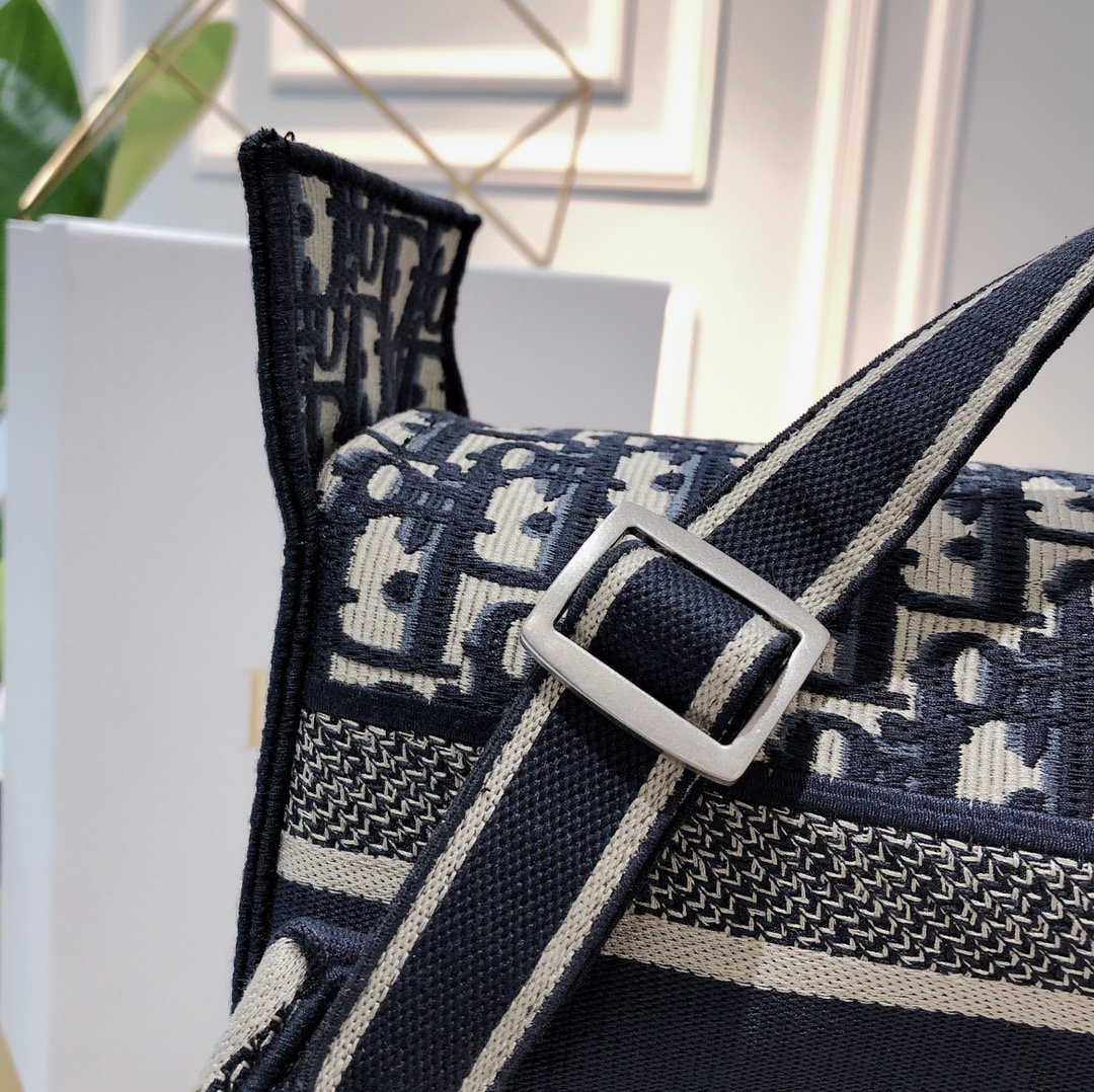 Diro Oblique Backpack-28X36X12CM