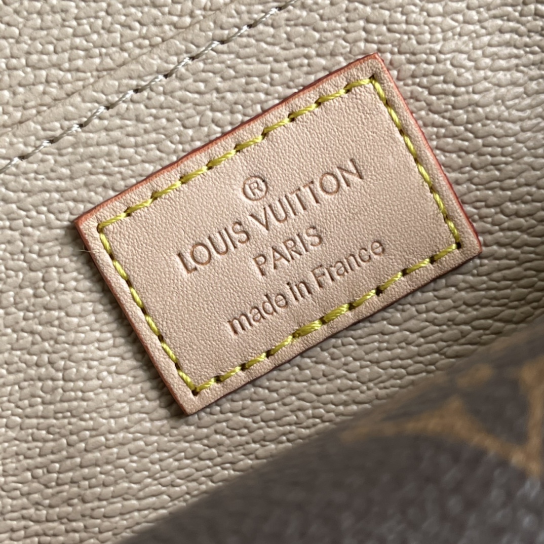 Louis Vuitton Cosmetic Bag-17*12*6CM Louis Vuitton Cosmetic Bag-17*12*6CM