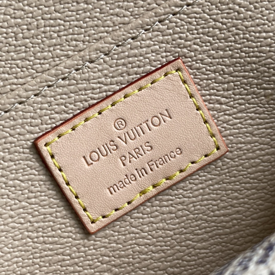 Louis Vuitton Cosmetic Bag-17*12*6CM Louis Vuitton Cosmetic Bag-17*12*6CM