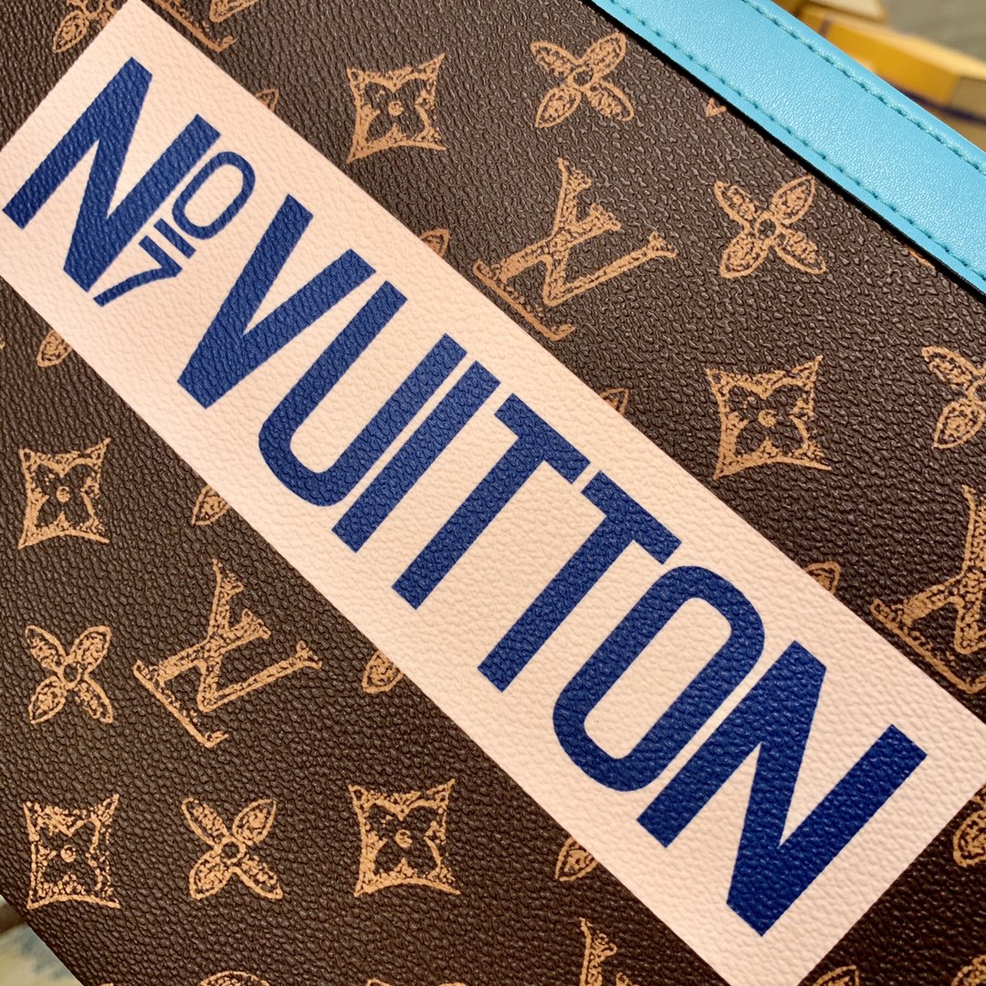 Louis Vuitton M81204 Pochette Voyage-27*21*6CM