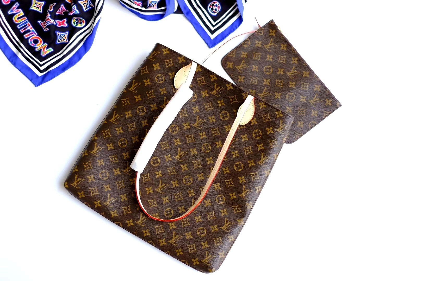 Louis Vuitton Carry It Bag-M45199-37*38*3CM