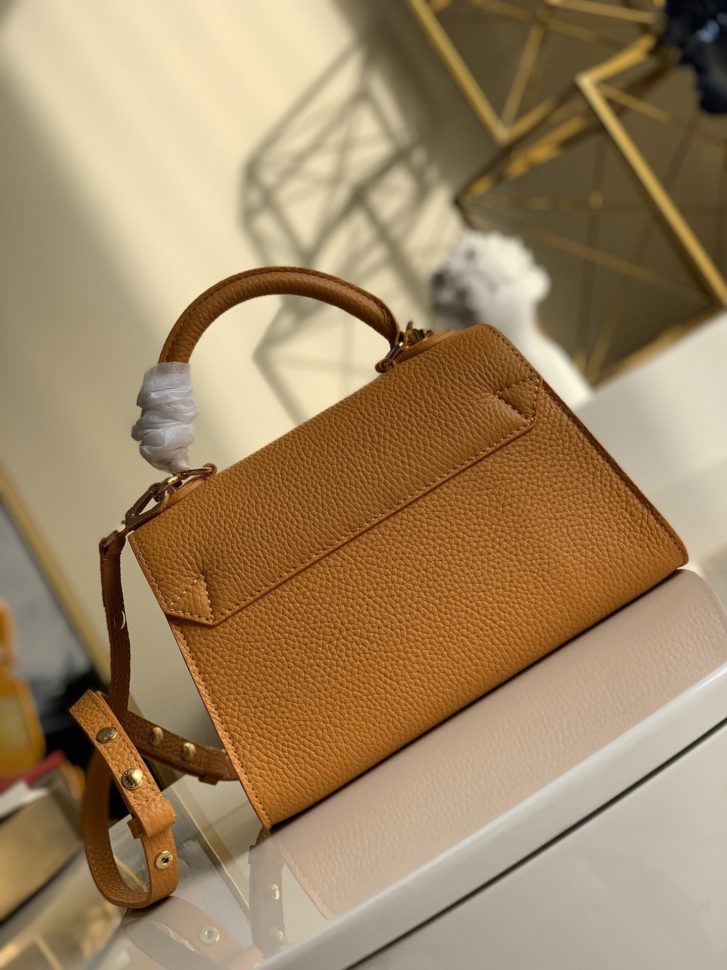 Louis Vuitton Twist One Handle-17.0 x 25.0 x 11CM