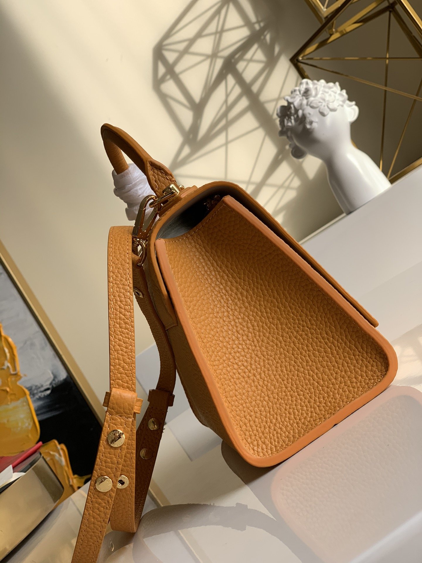 Louis Vuitton Twist One Handle-17.0 x 25.0 x 11CM