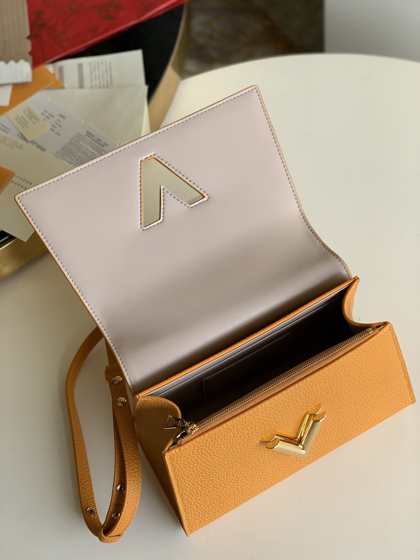 Louis Vuitton Twist One Handle-17.0 x 25.0 x 11CM