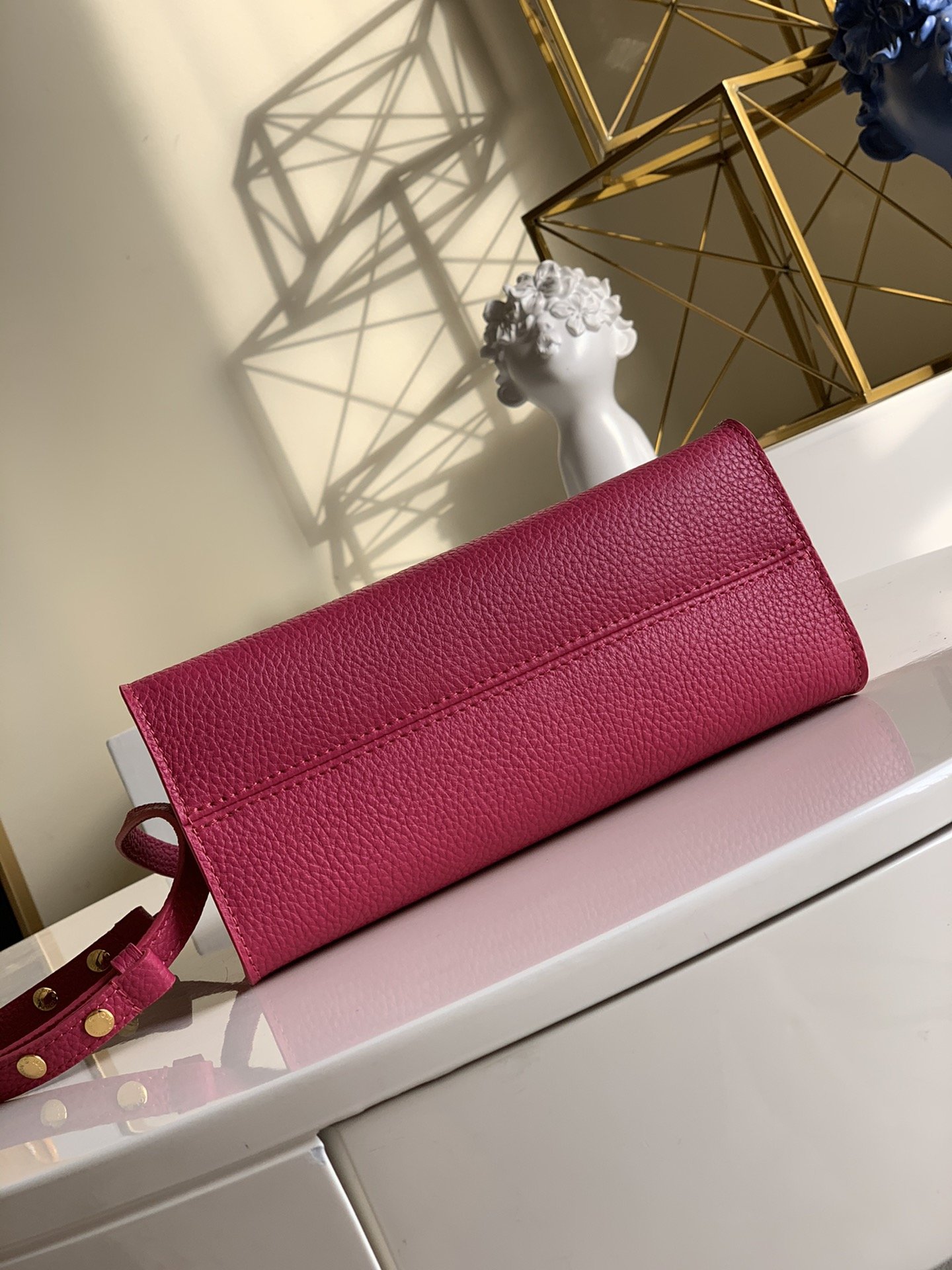 Louis Vuitton Twist One Handle-17.0 x 25.0 x 11CM