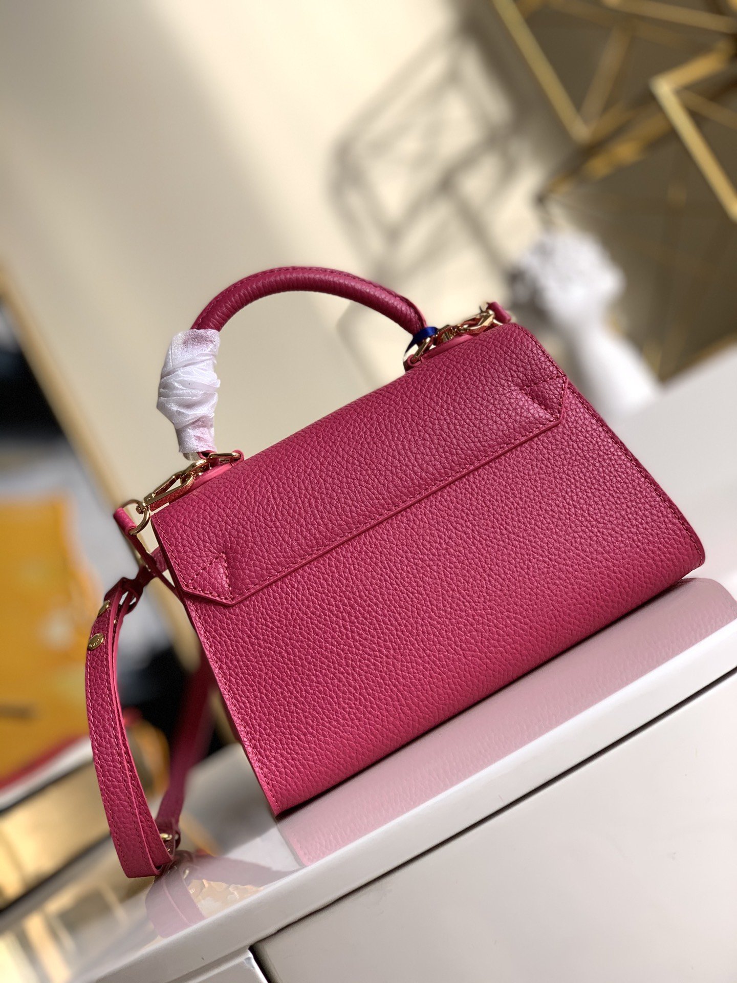Louis Vuitton Twist One Handle-17.0 x 25.0 x 11CM
