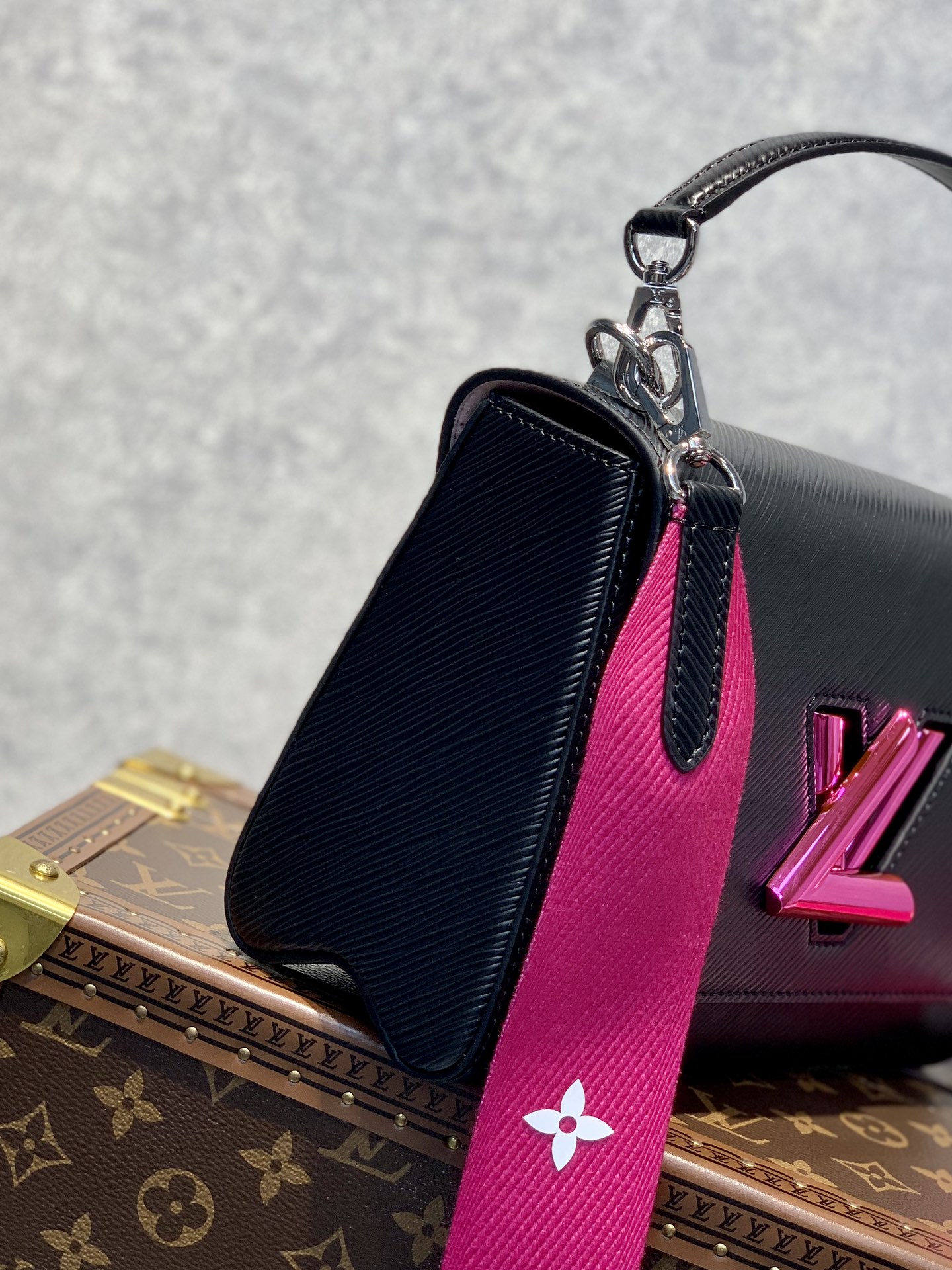 Louis Vuitton Twist MM-23*18*8CM