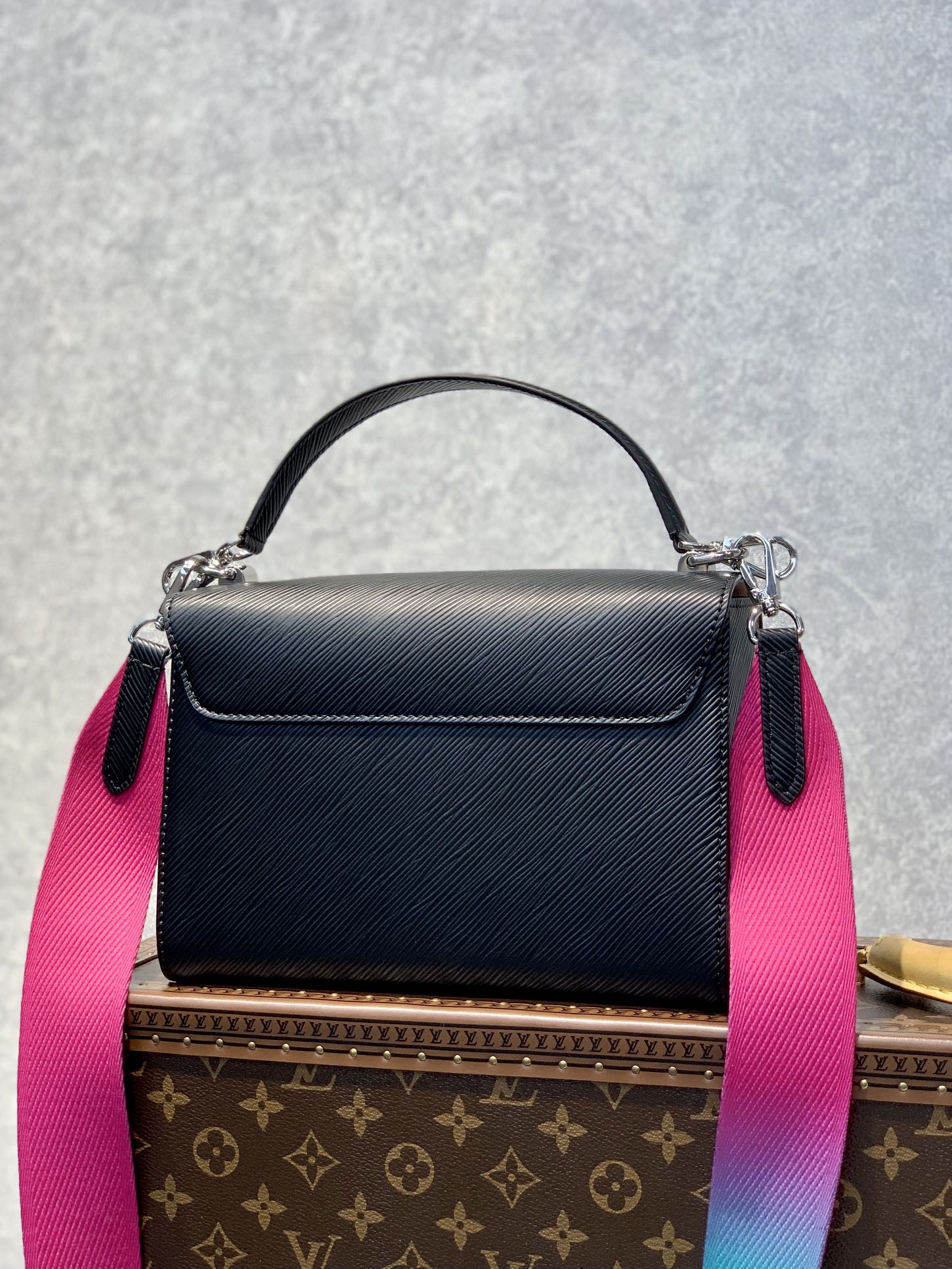 Louis Vuitton Twist MM-23*18*8CM