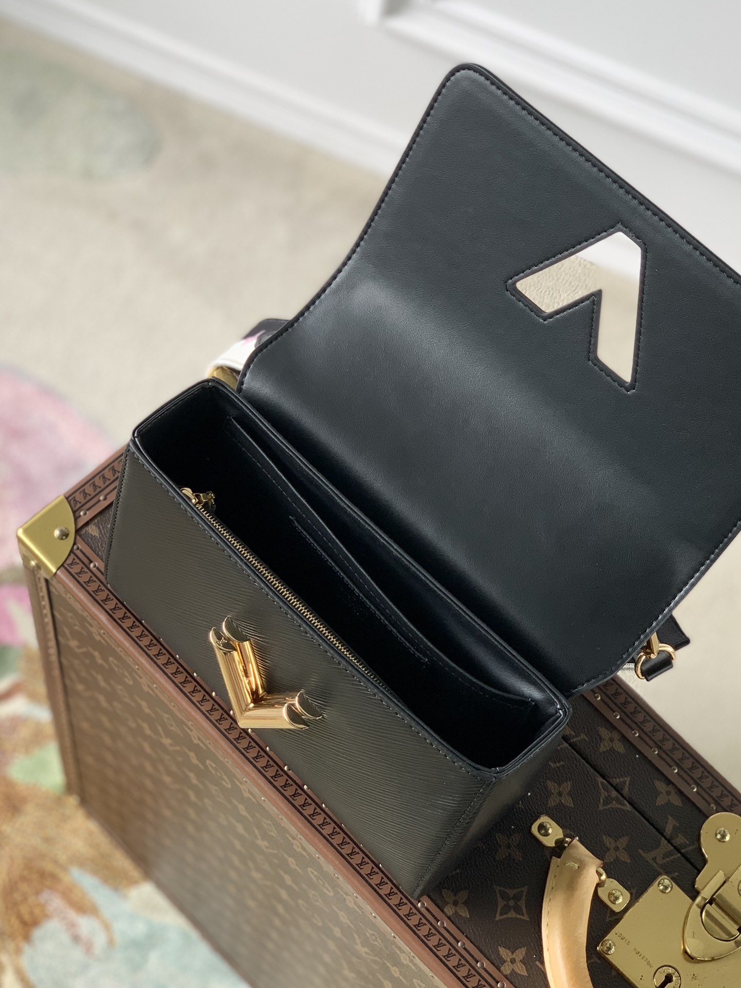 Louis Vuitton Twist MM-23*18*8CM