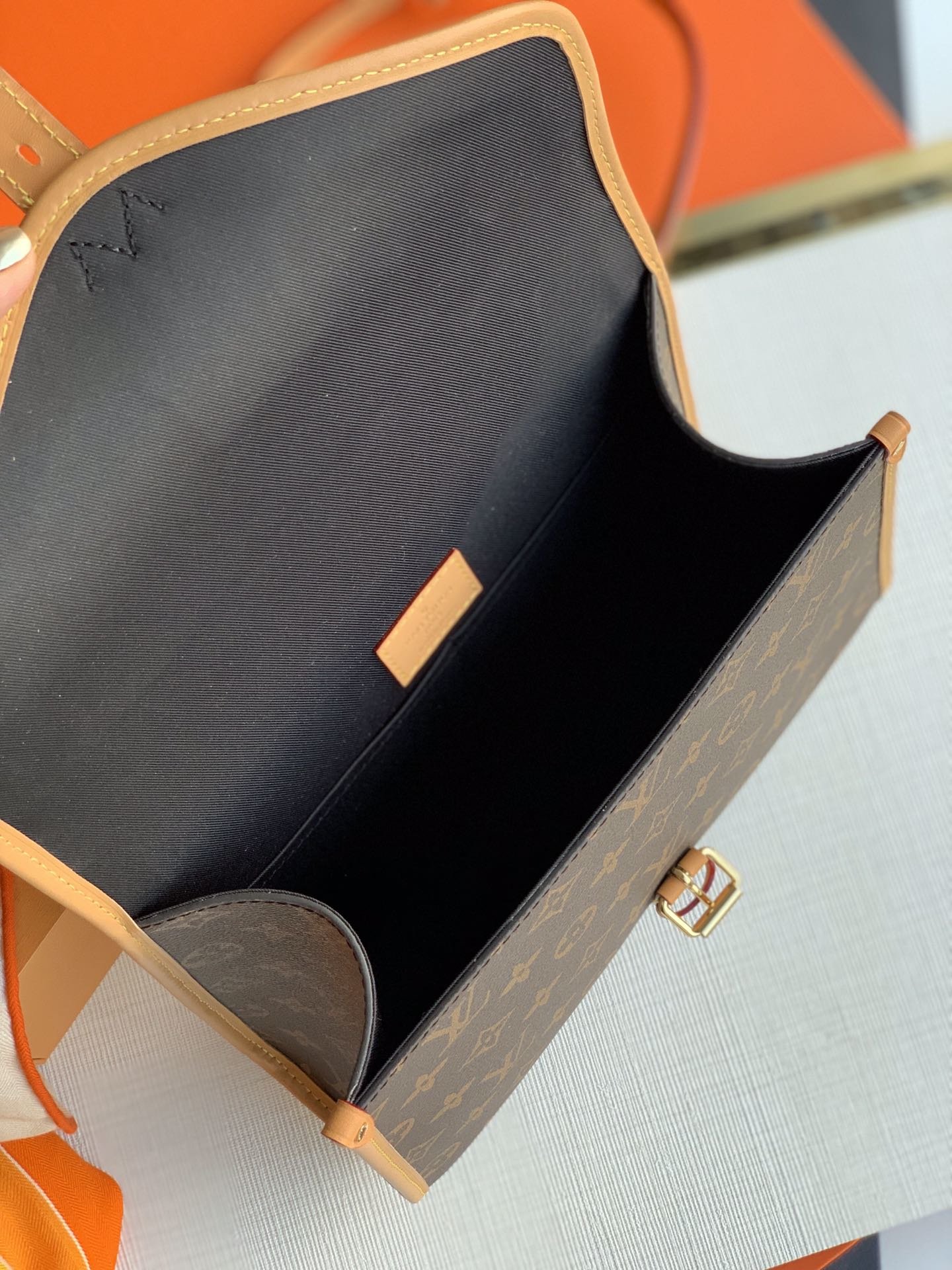 Louis Vuitton Handlebag M44919-29×24×10CM