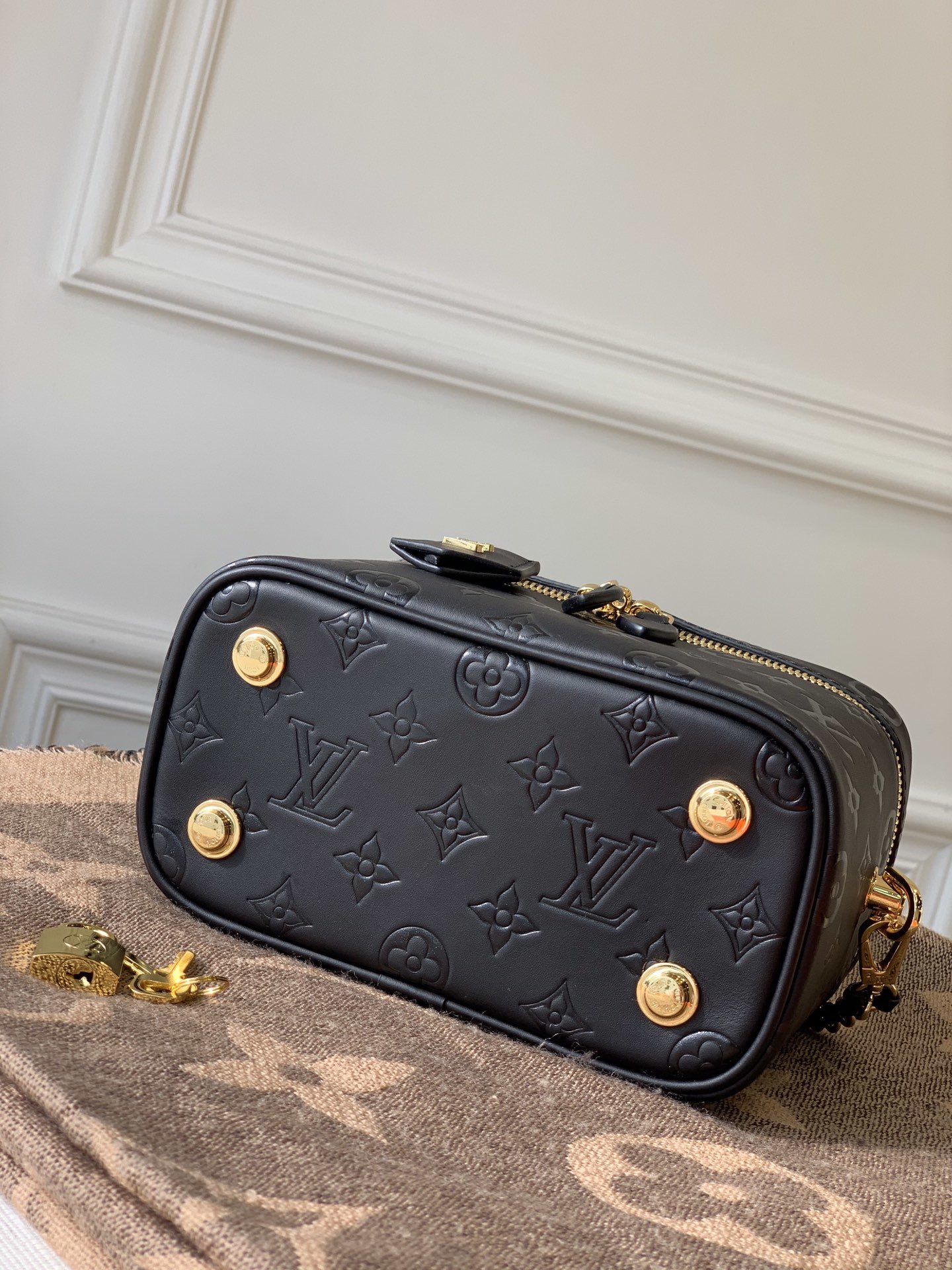 Louis Vuitton Cosmetic Bag M42264-14*19*10CM