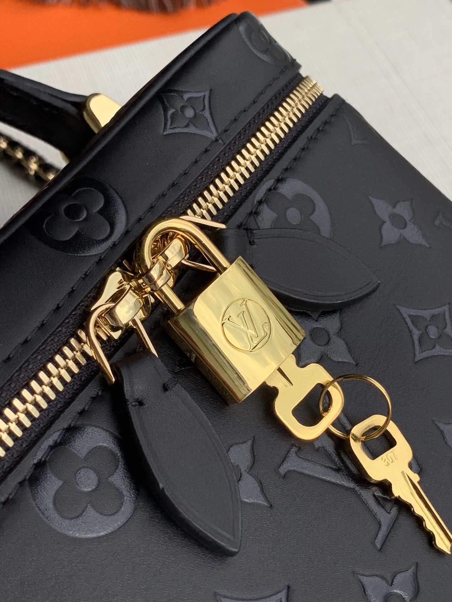 Louis Vuitton Cosmetic Bag M42264-14*19*10CM