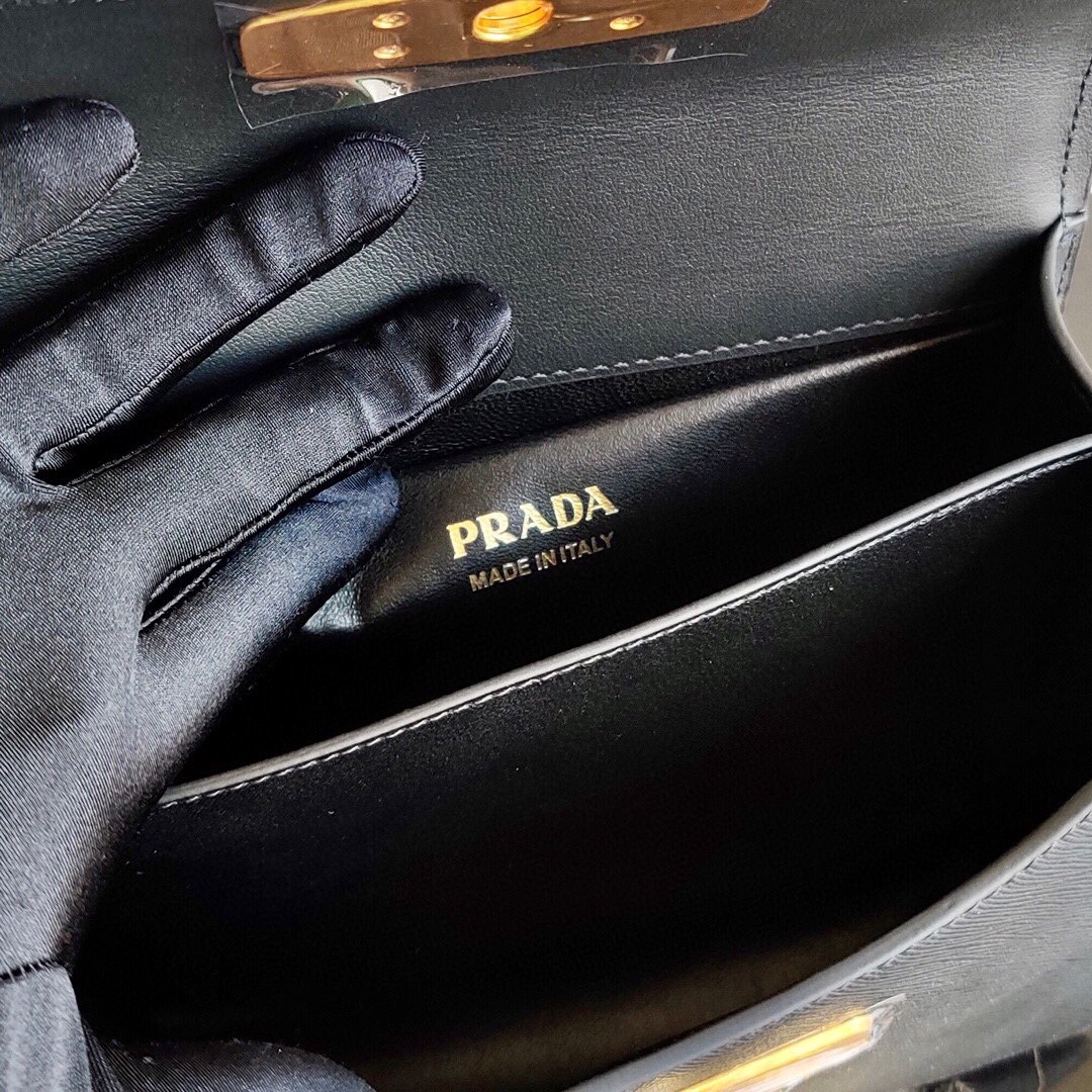 Prada 1BD270 Chain Bag-14*7*20CM
