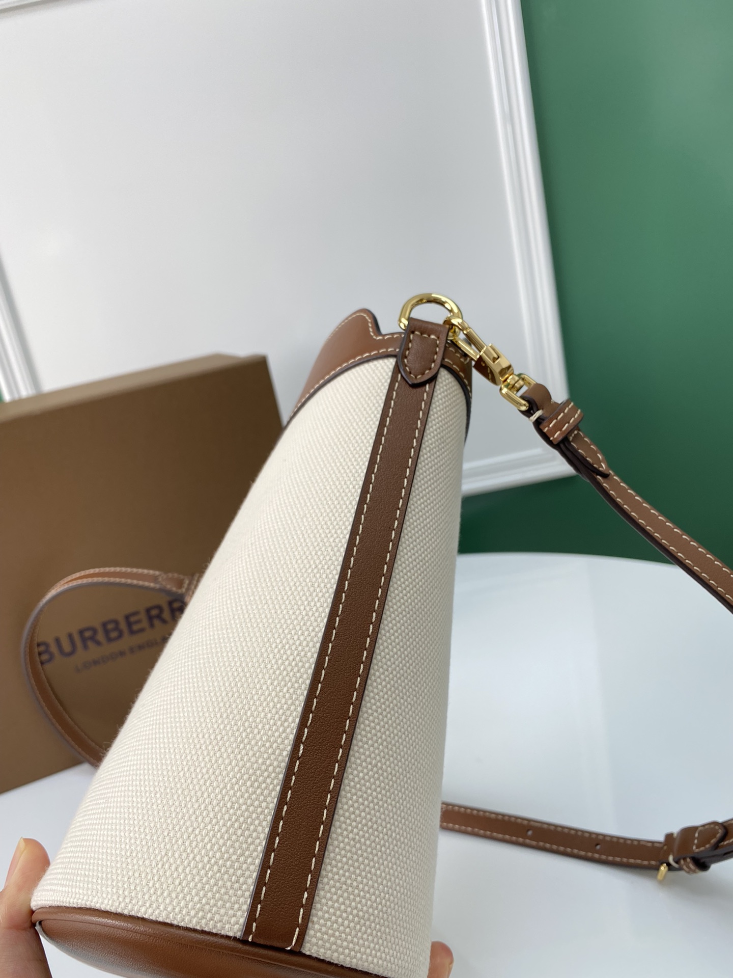 Burberry Pocket Bag-17 x 12 x 26CM