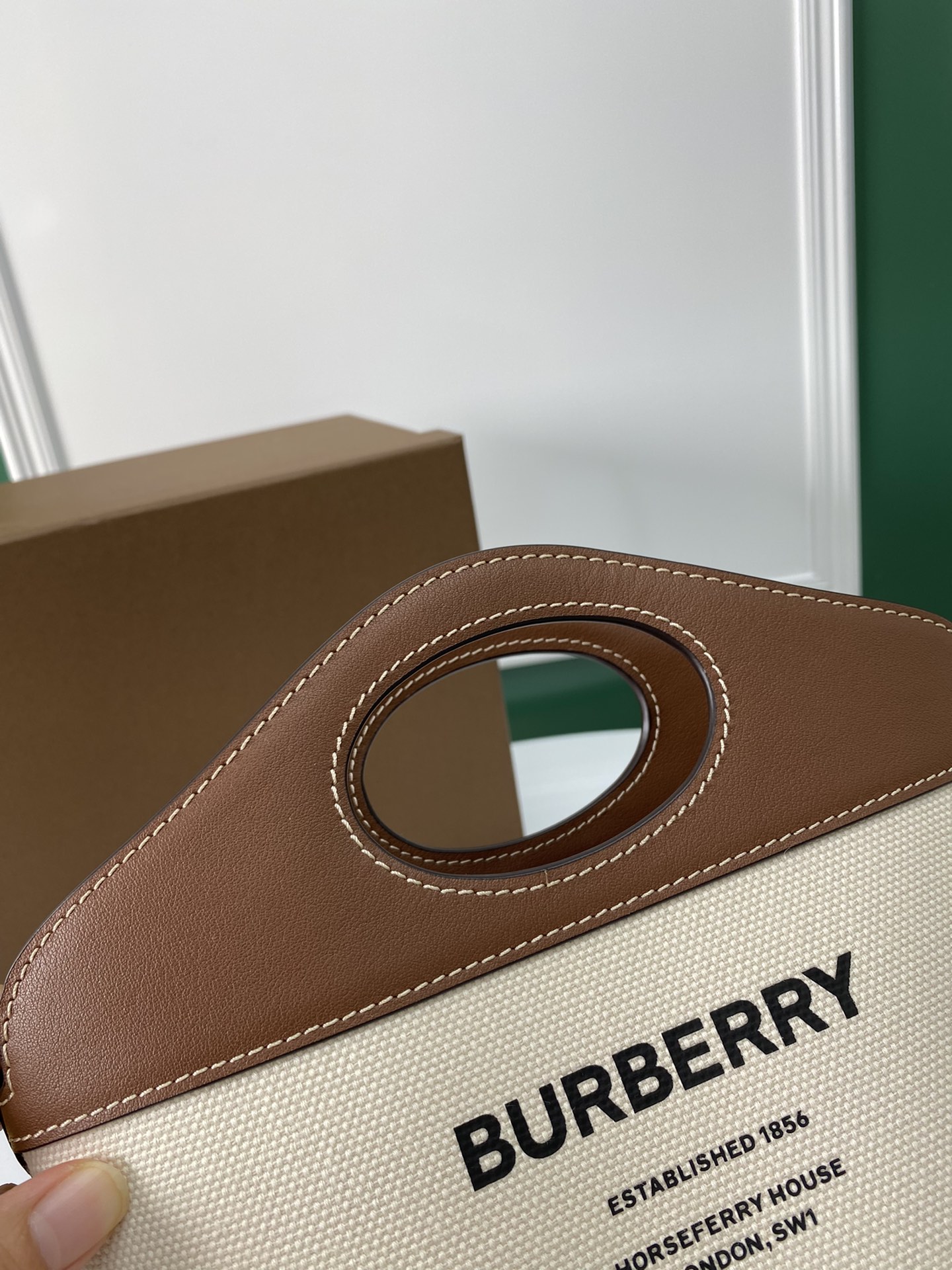 Burberry Pocket Bag-17 x 12 x 26CM