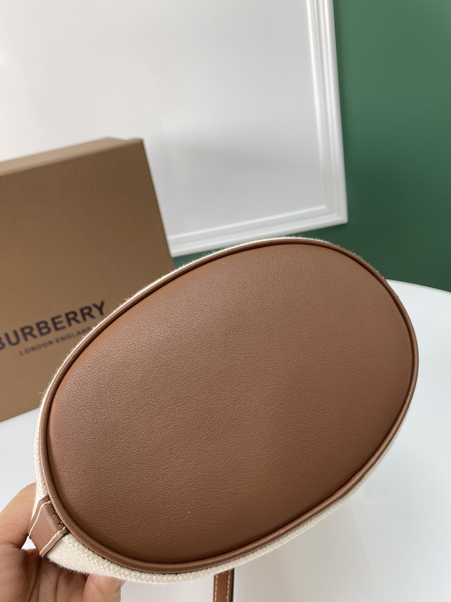 Burberry Pocket Bag-17 x 12 x 26CM