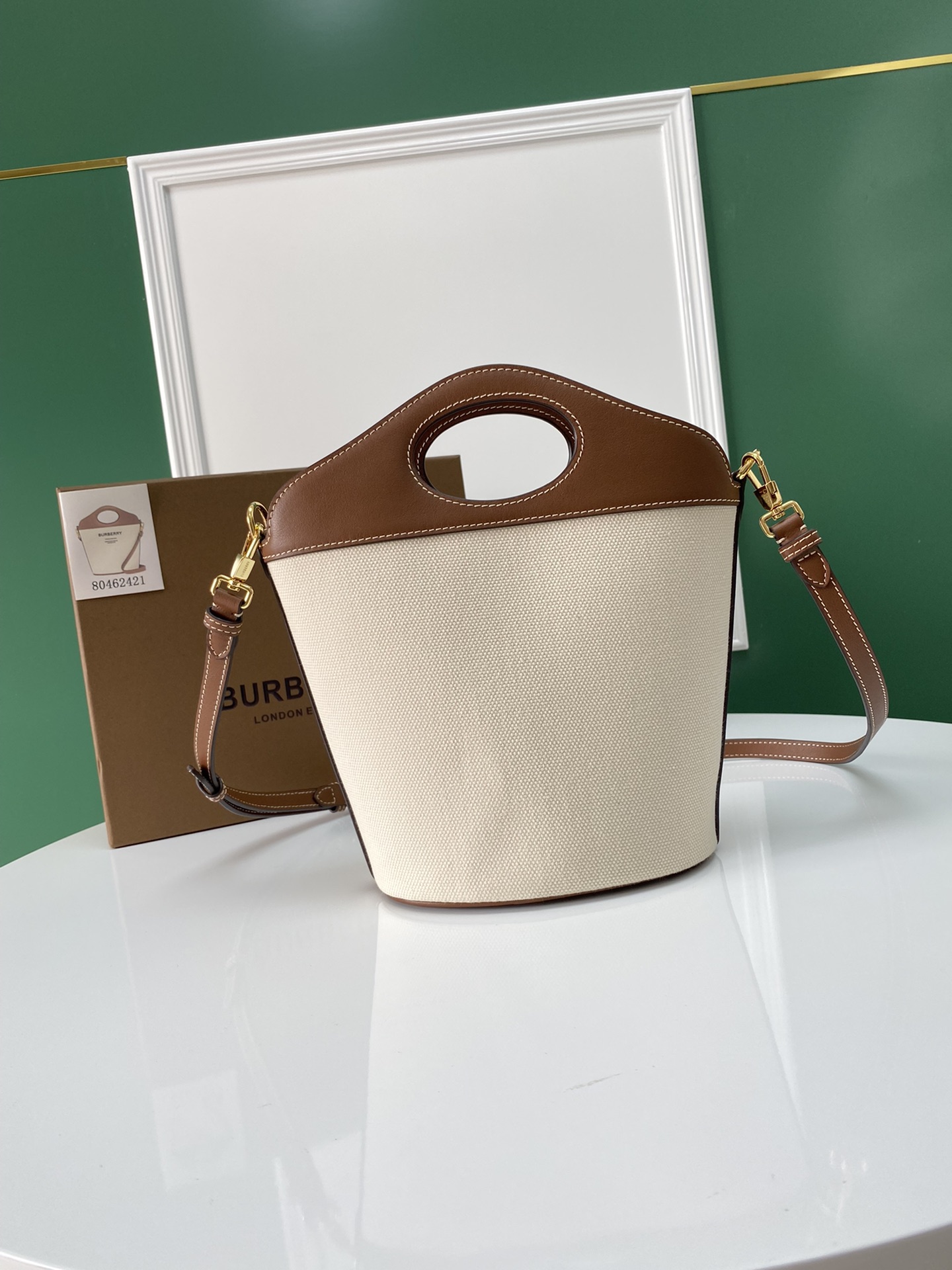 Burberry Pocket Bag-17 x 12 x 26CM