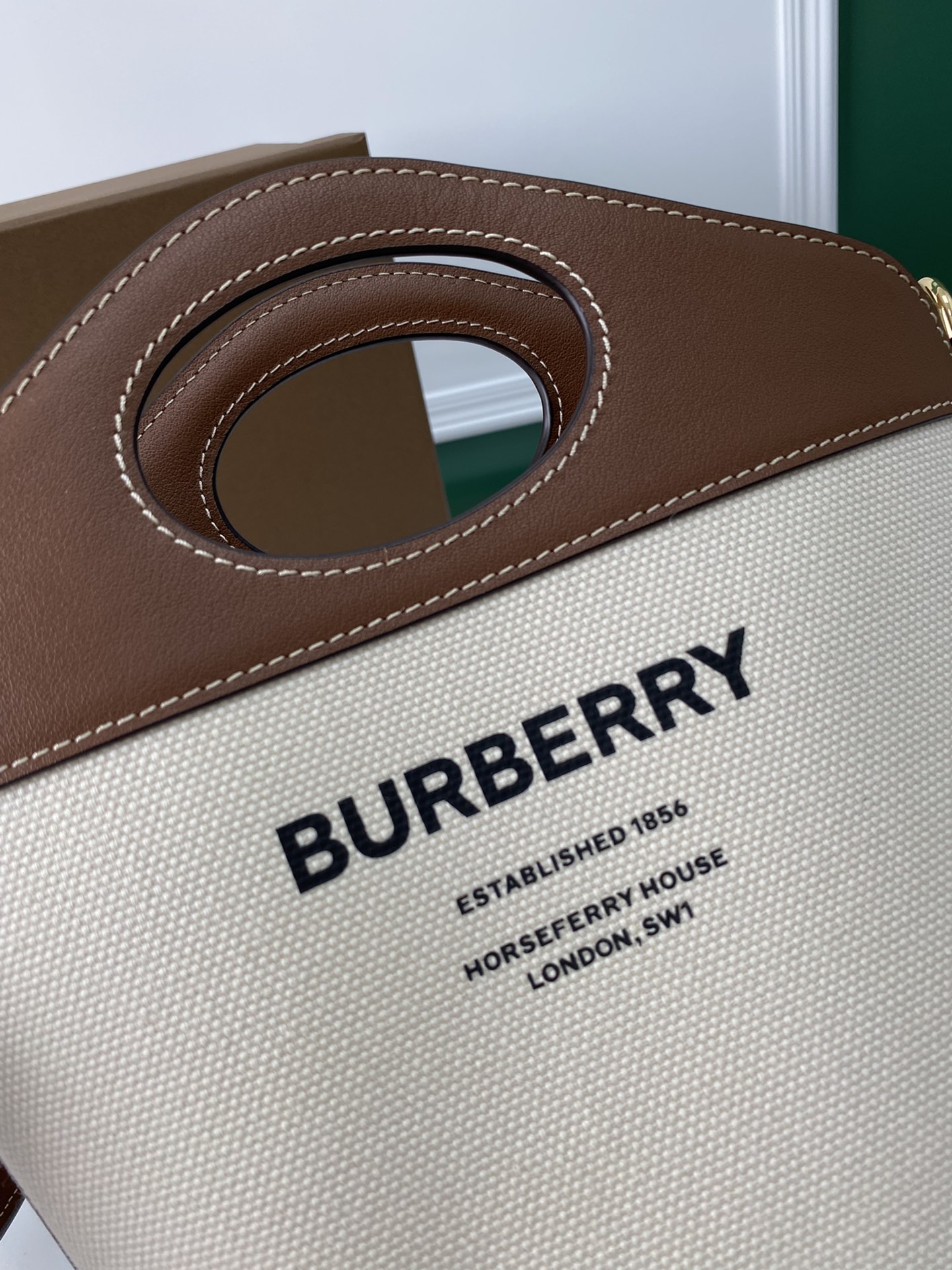Burberry Pocket Bag-17 x 12 x 26CM