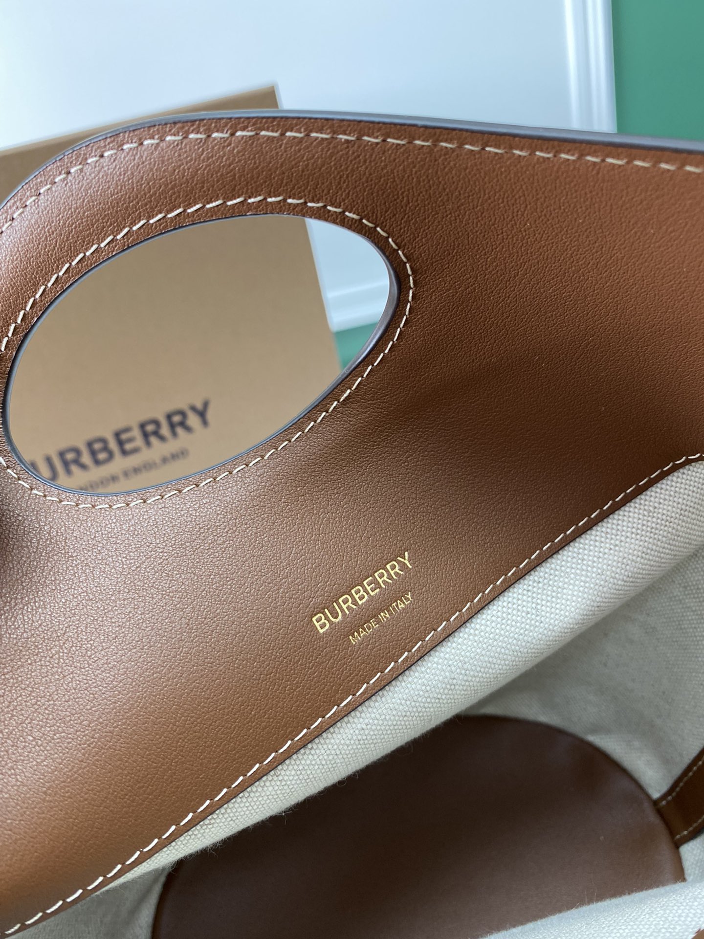Burberry Pocket Bag-17 x 12 x 26CM