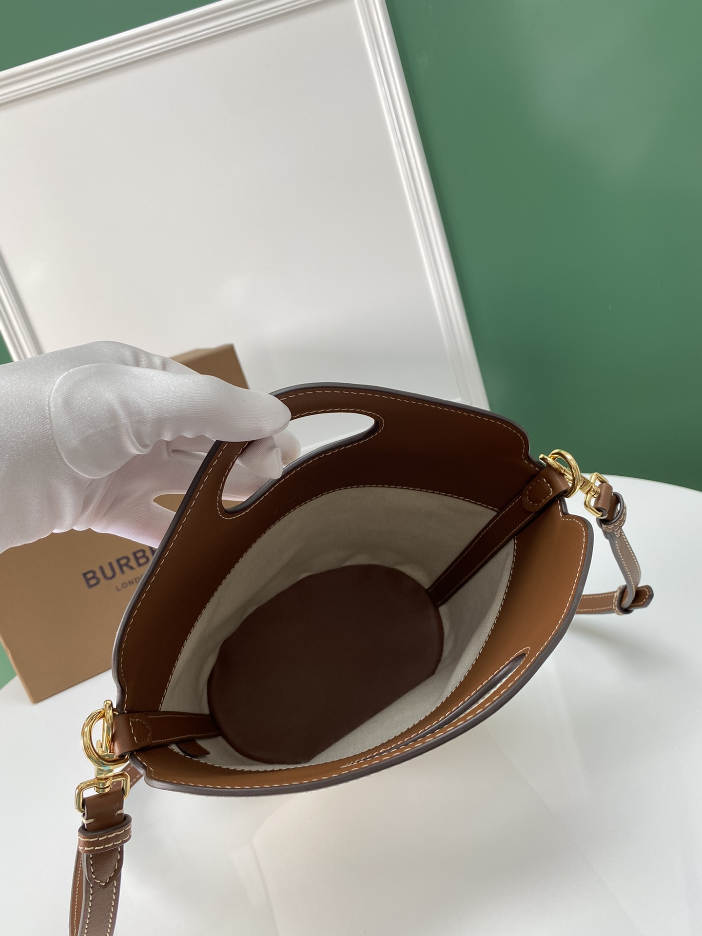 Burberry Pocket Bag-17 x 12 x 26CM