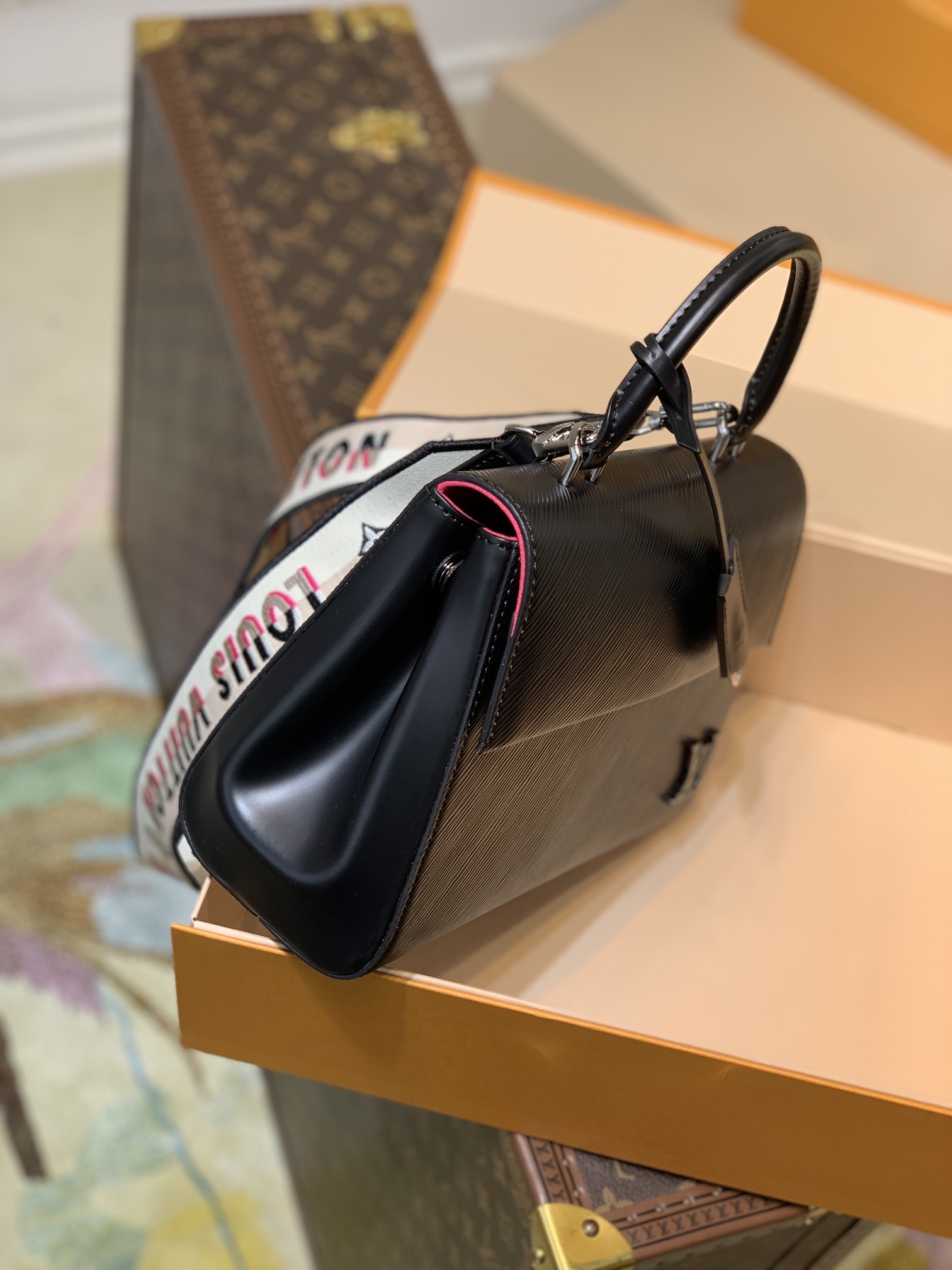 Louis Vuitton Cluny BB Handbags-M41305-28*19*11CM