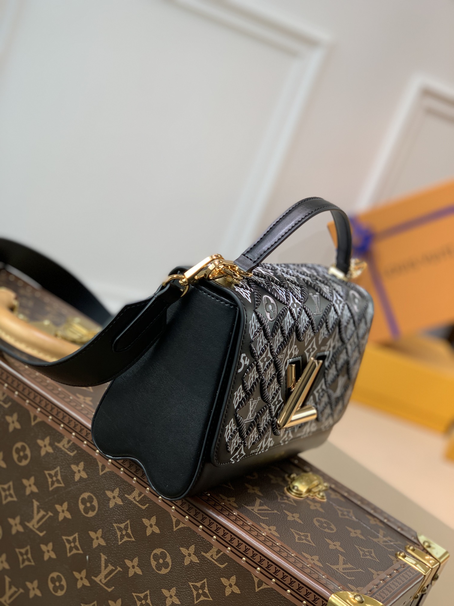 Louis Vuitton Twist MM-23*18*8CM