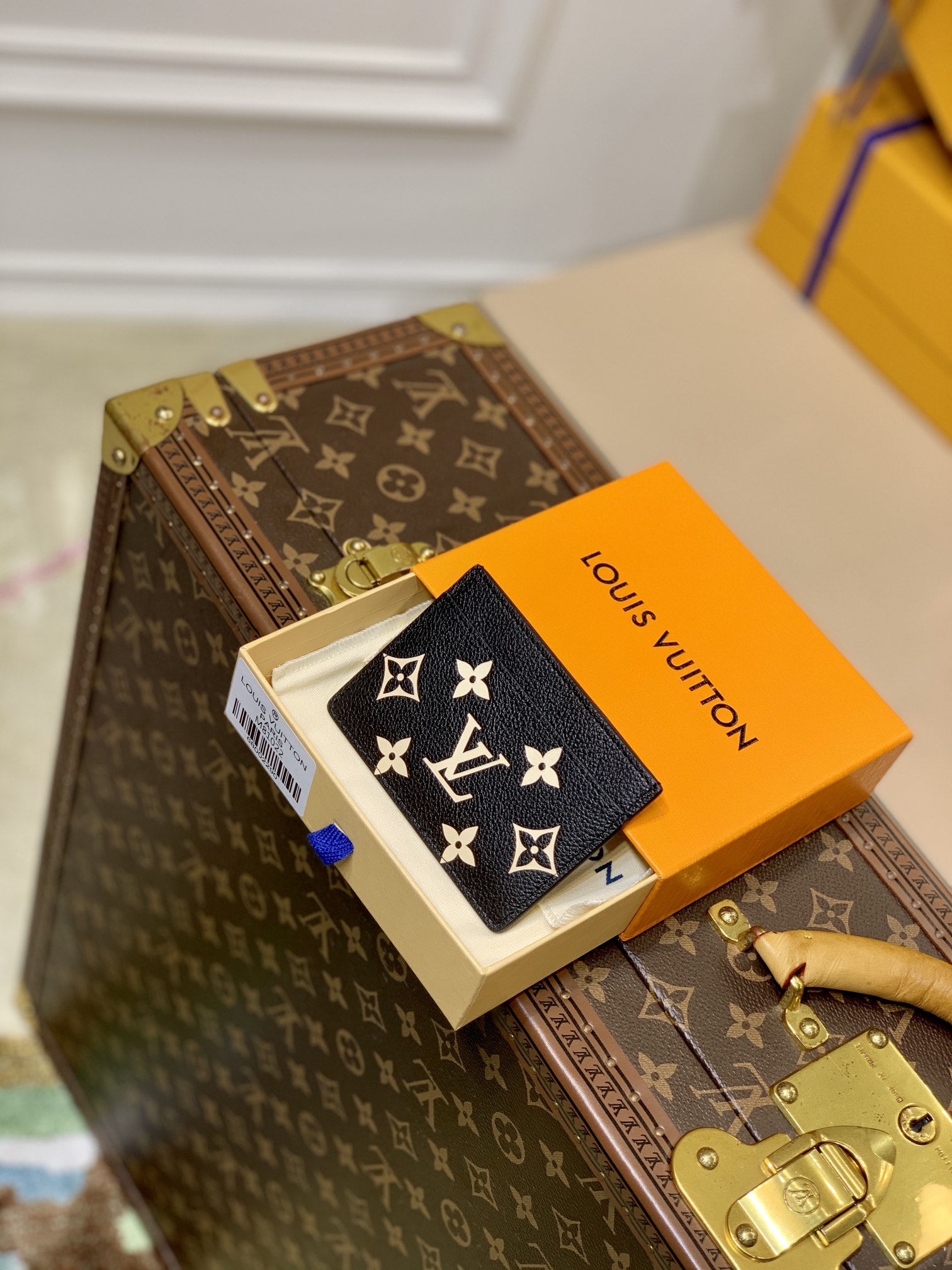 Louis Vuitton Card Holder M81022-11.0 x 7.5 x 0.4CM