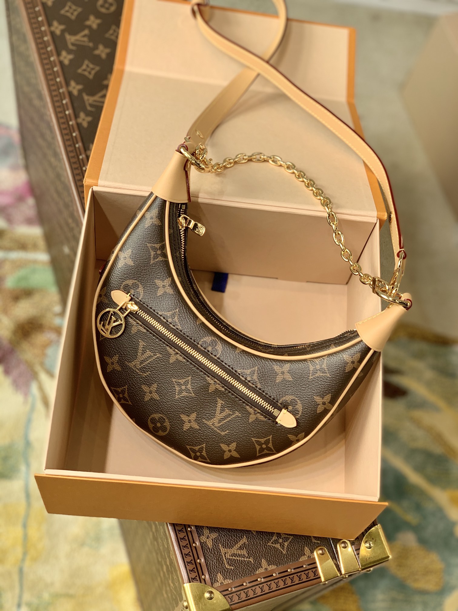 Louis Vuitton Odeon Handbags-M44036-24*22*6CM