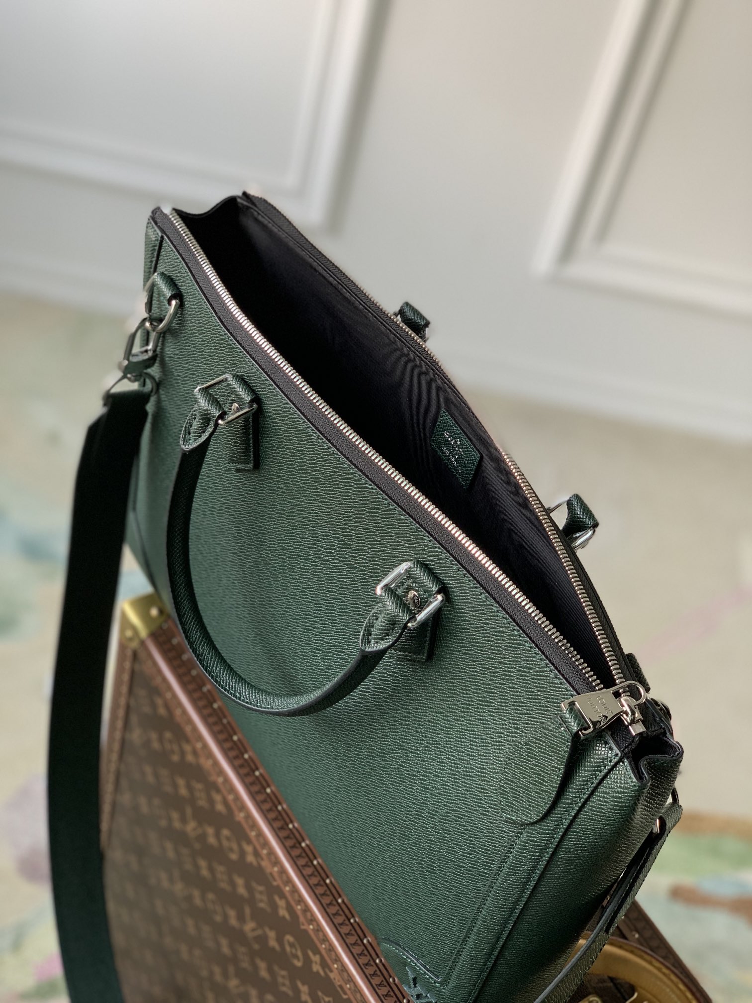 Louis Vuitton Slim Briefcase-40 x 29 x 4CM