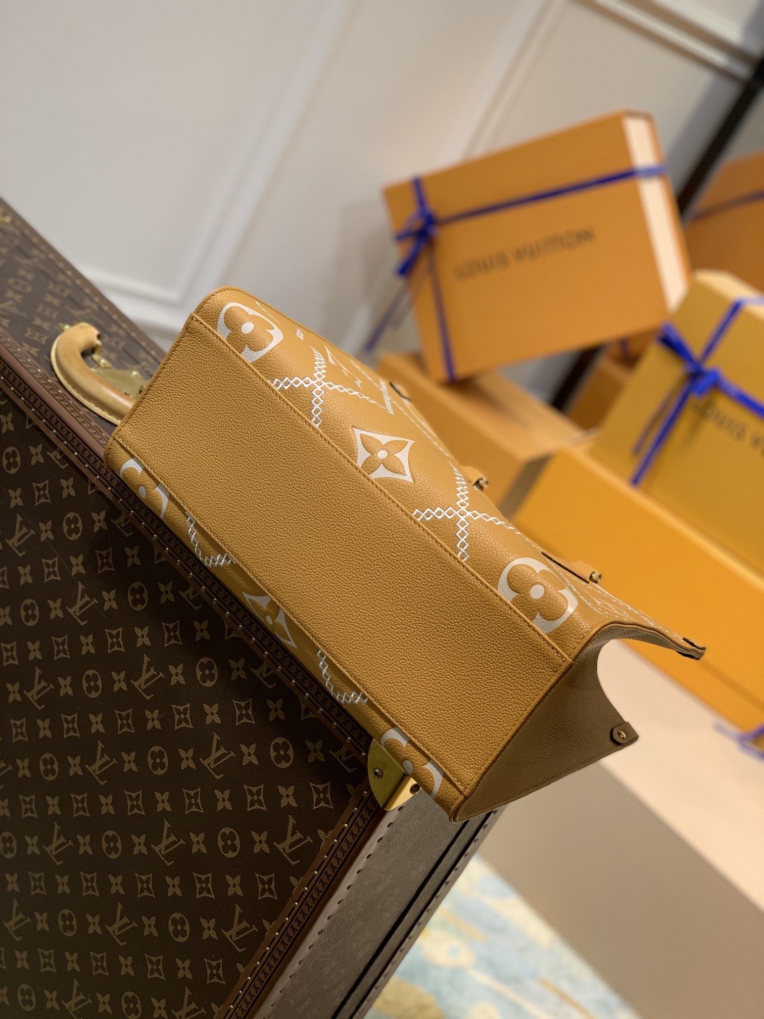 Louis Vuitton By The Pooll Onthego Handbag-35*27*14CM