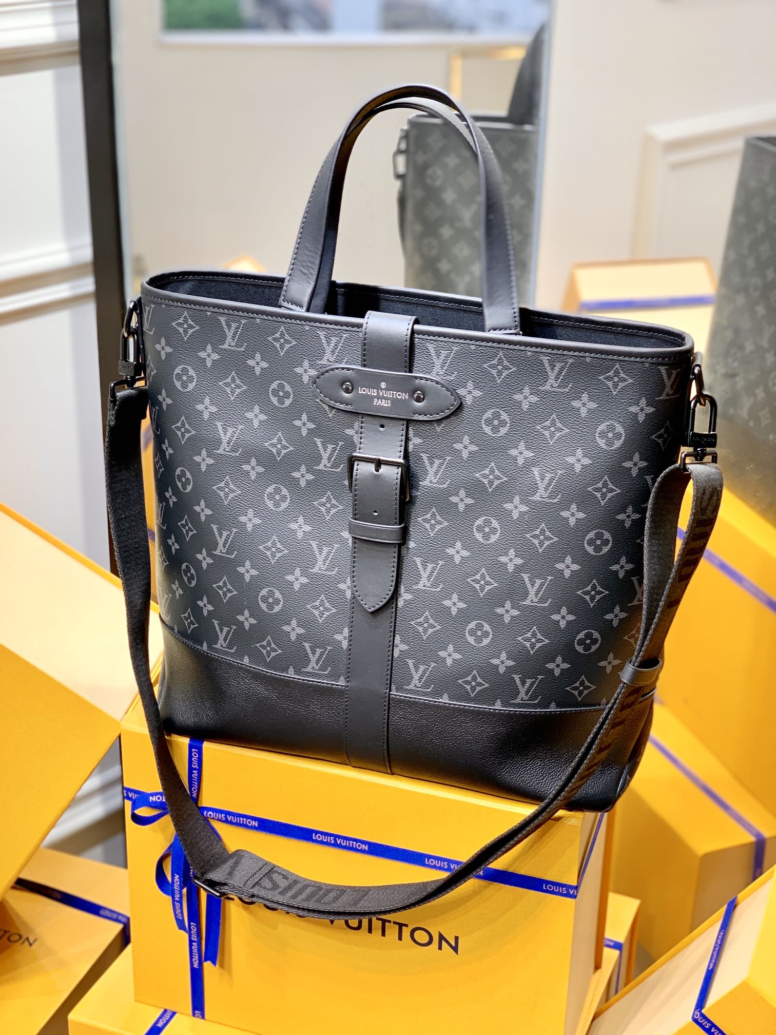 Louis Vuitton M45914 Monogram Eclipse Saumur-38*37*13M Louis Vuitton M45914 Monogram Eclipse Saumur-38*37*13M