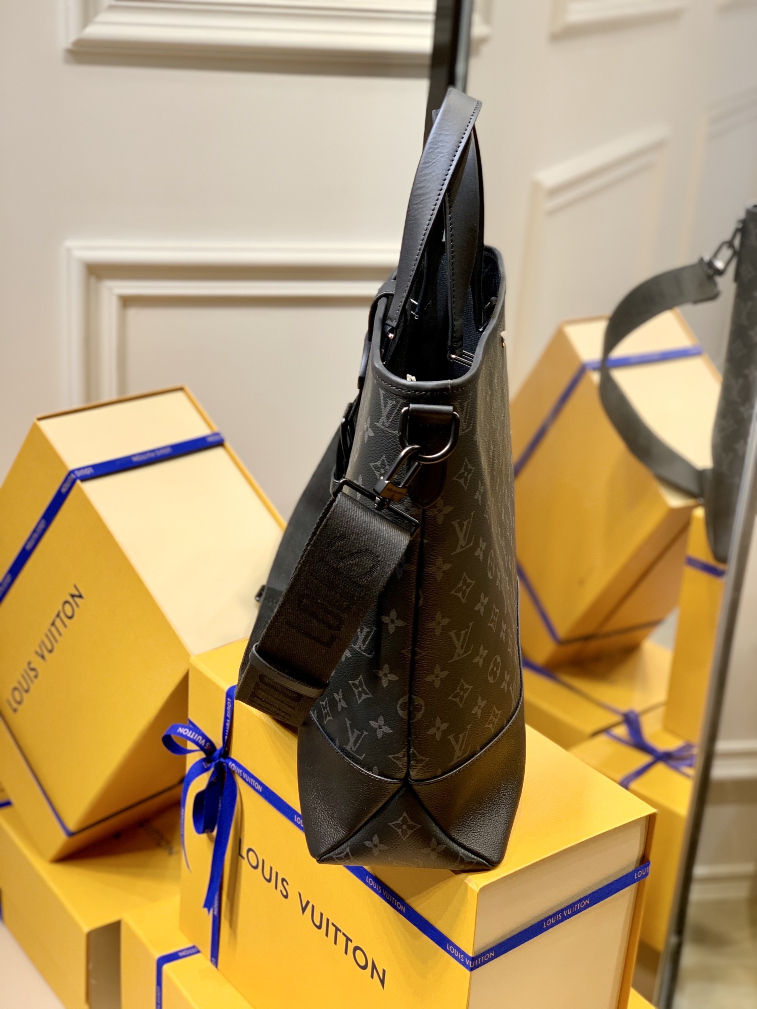 Louis Vuitton M45914 Monogram Eclipse Saumur-38*37*13M Louis Vuitton M45914 Monogram Eclipse Saumur-38*37*13M