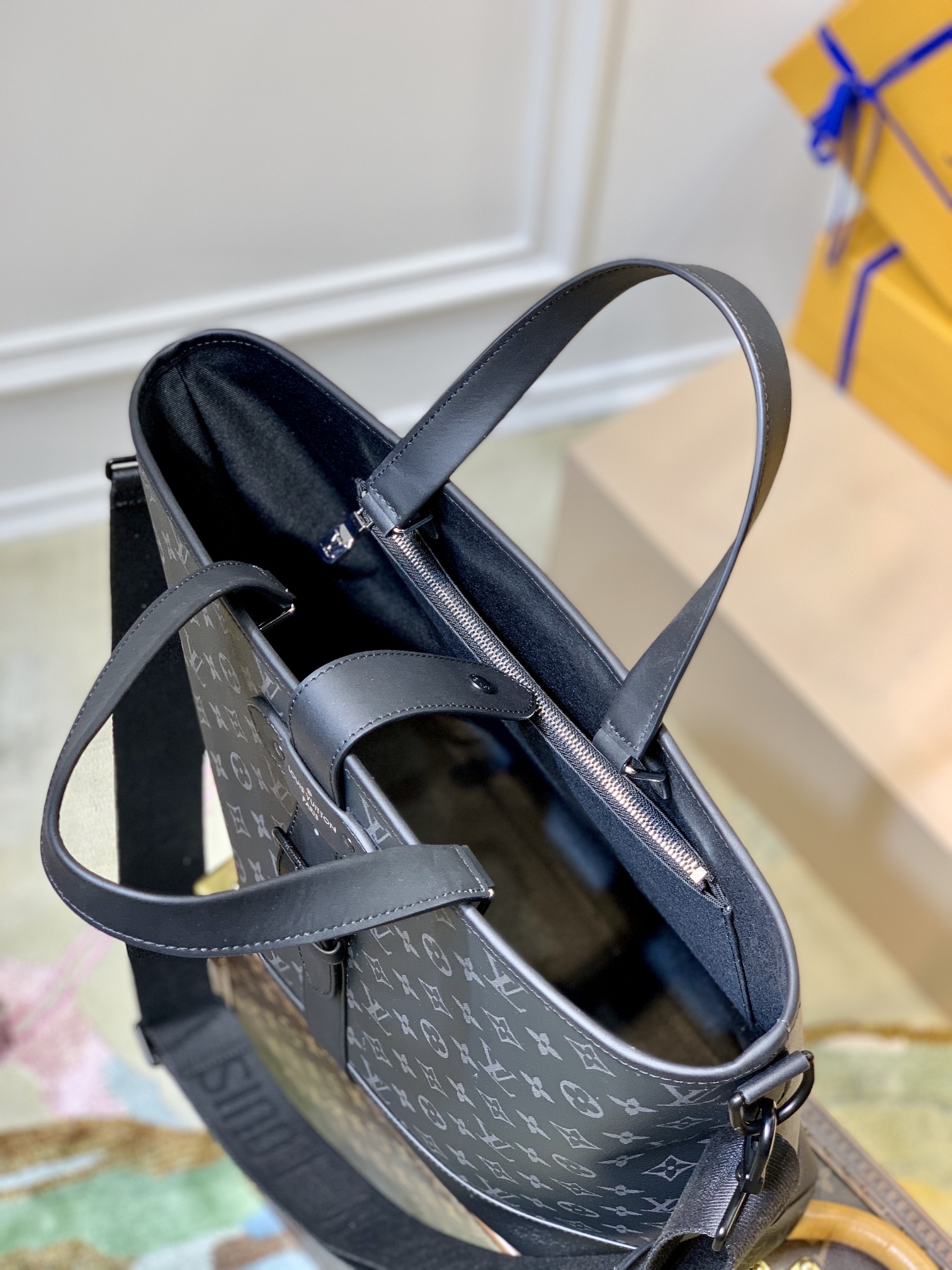 Louis Vuitton M45914 Monogram Eclipse Saumur-38*37*13M Louis Vuitton M45914 Monogram Eclipse Saumur-38*37*13M