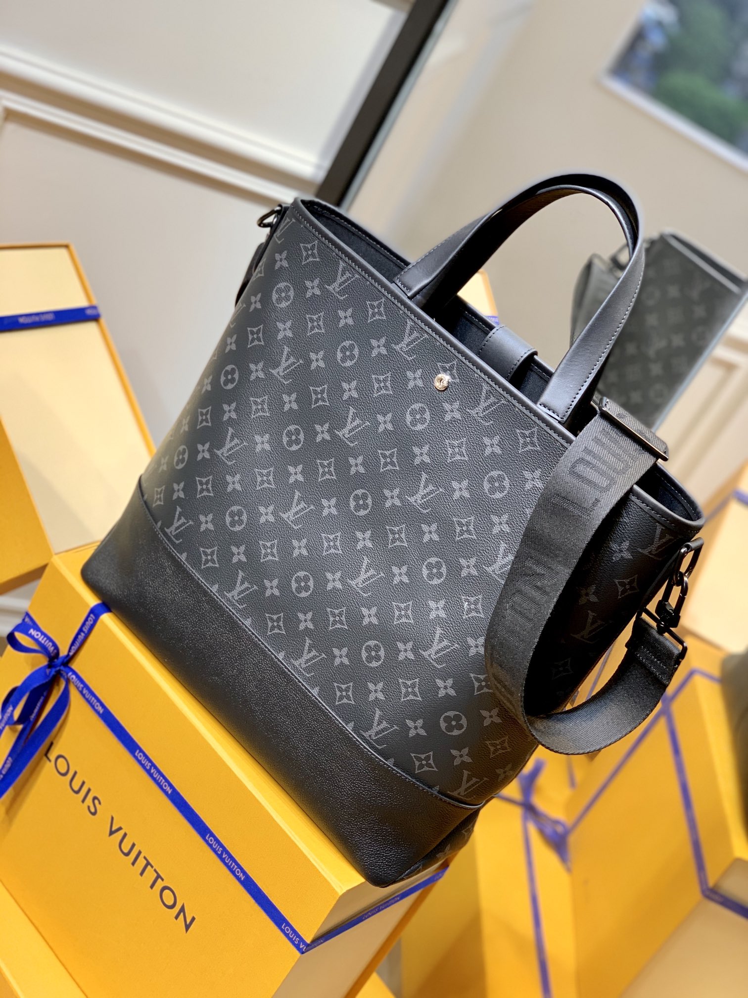 Louis Vuitton M45914 Monogram Eclipse Saumur-38*37*13M