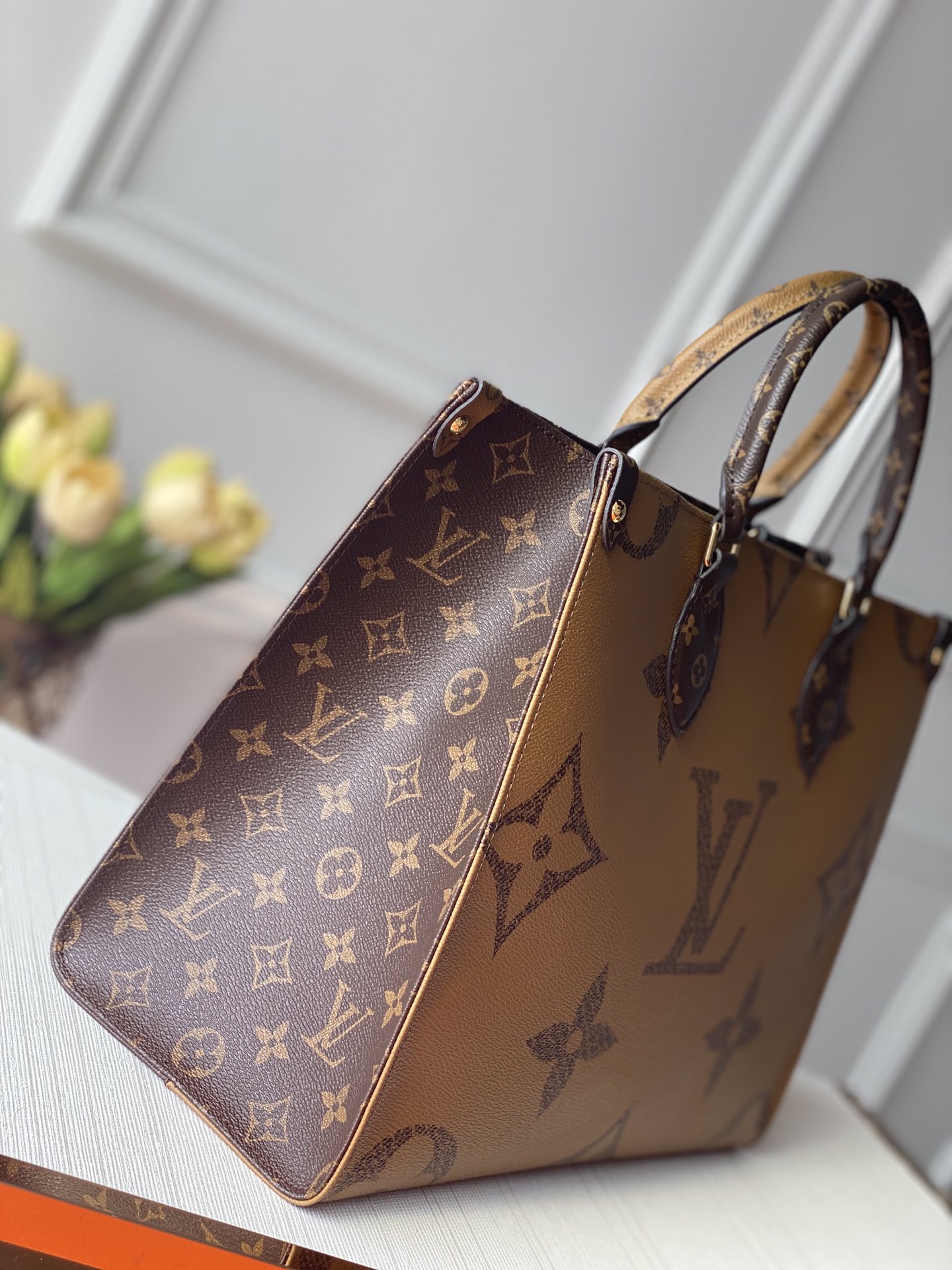 Louis Vuitton Small Onthego Handbag-35*28*15CM(Black strap)