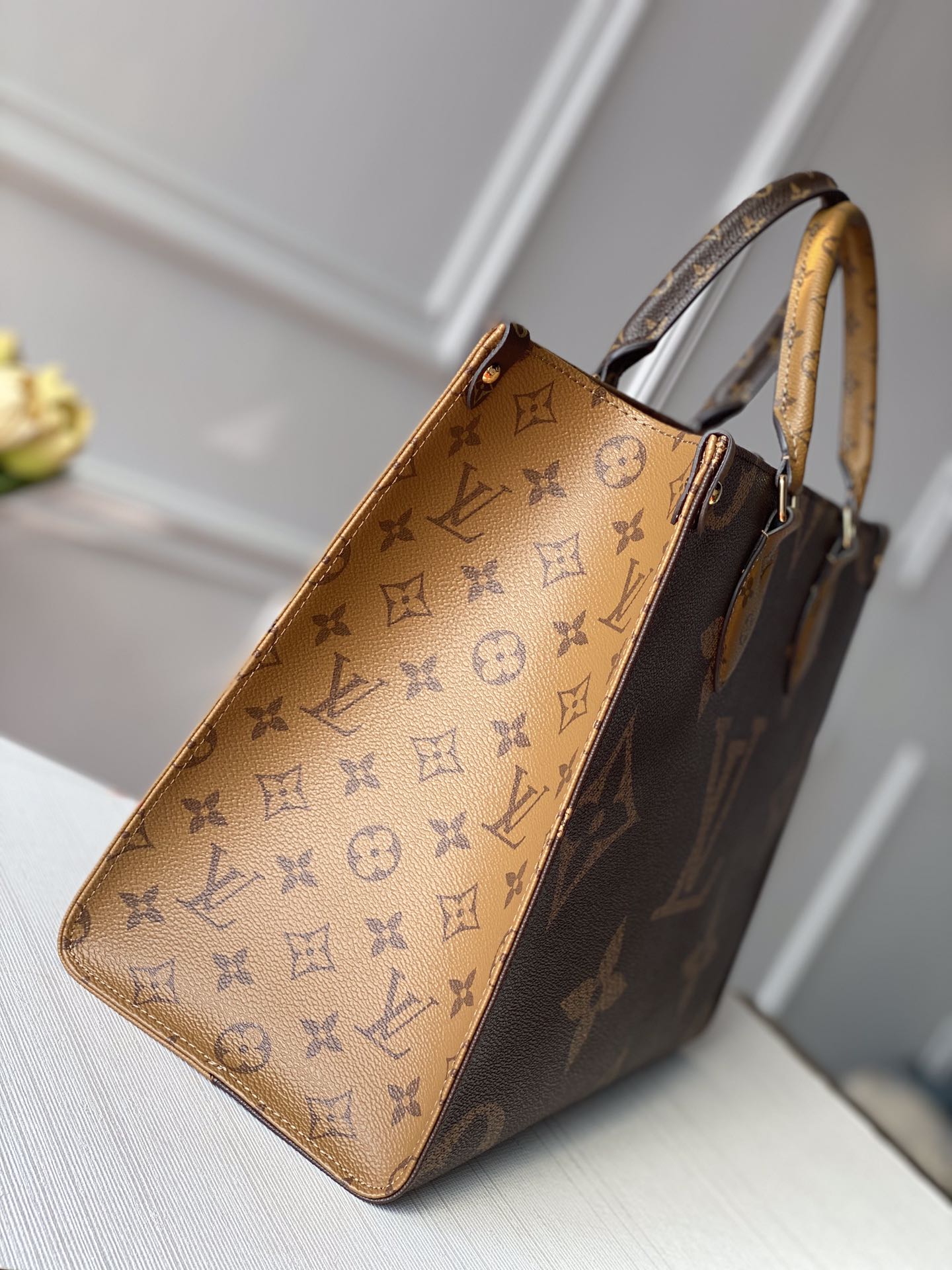 Louis Vuitton Small Onthego Handbag-35*28*15CM(Black strap)