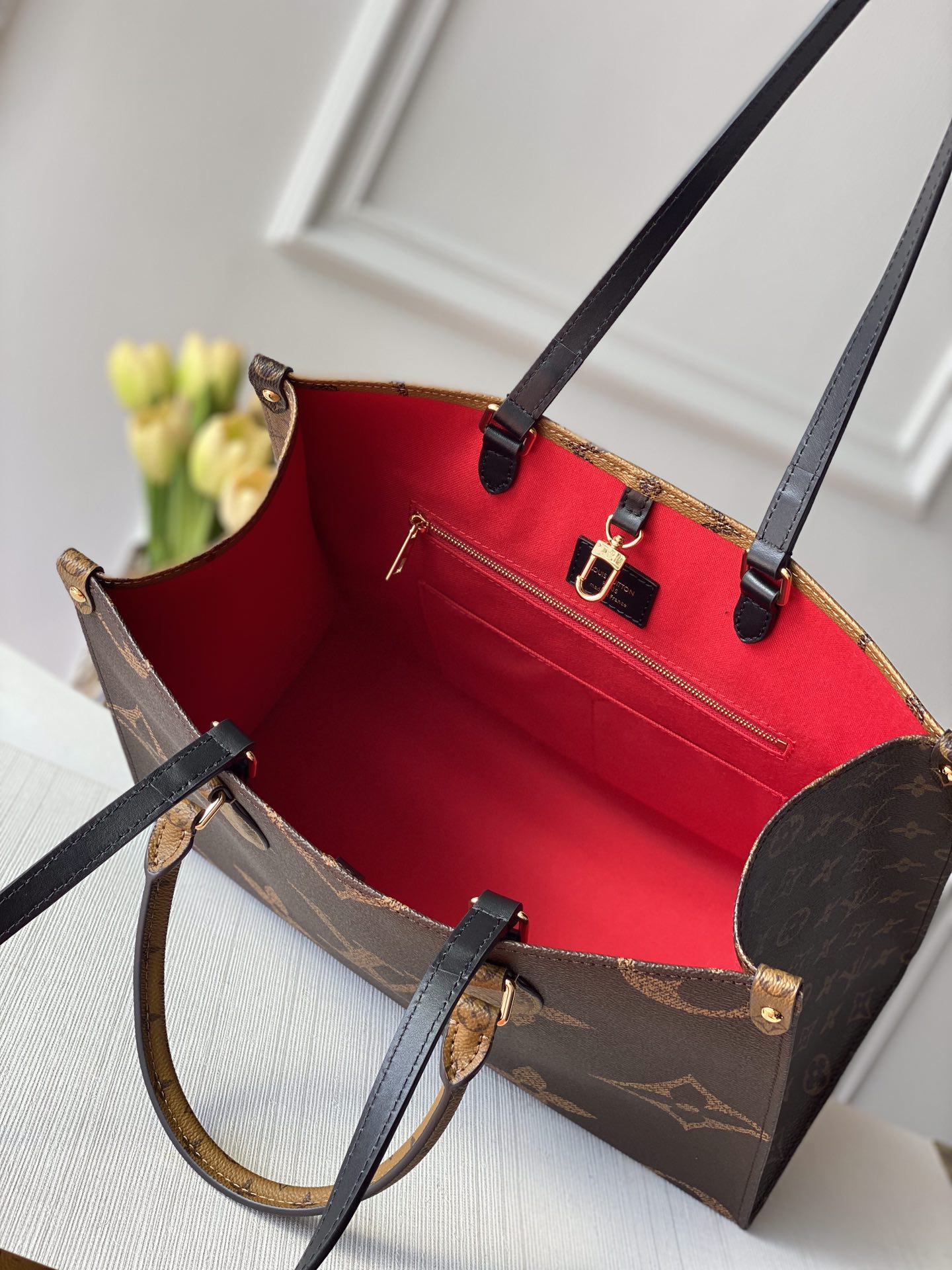 Louis Vuitton Small Onthego Handbag-35*28*15CM(Black strap)