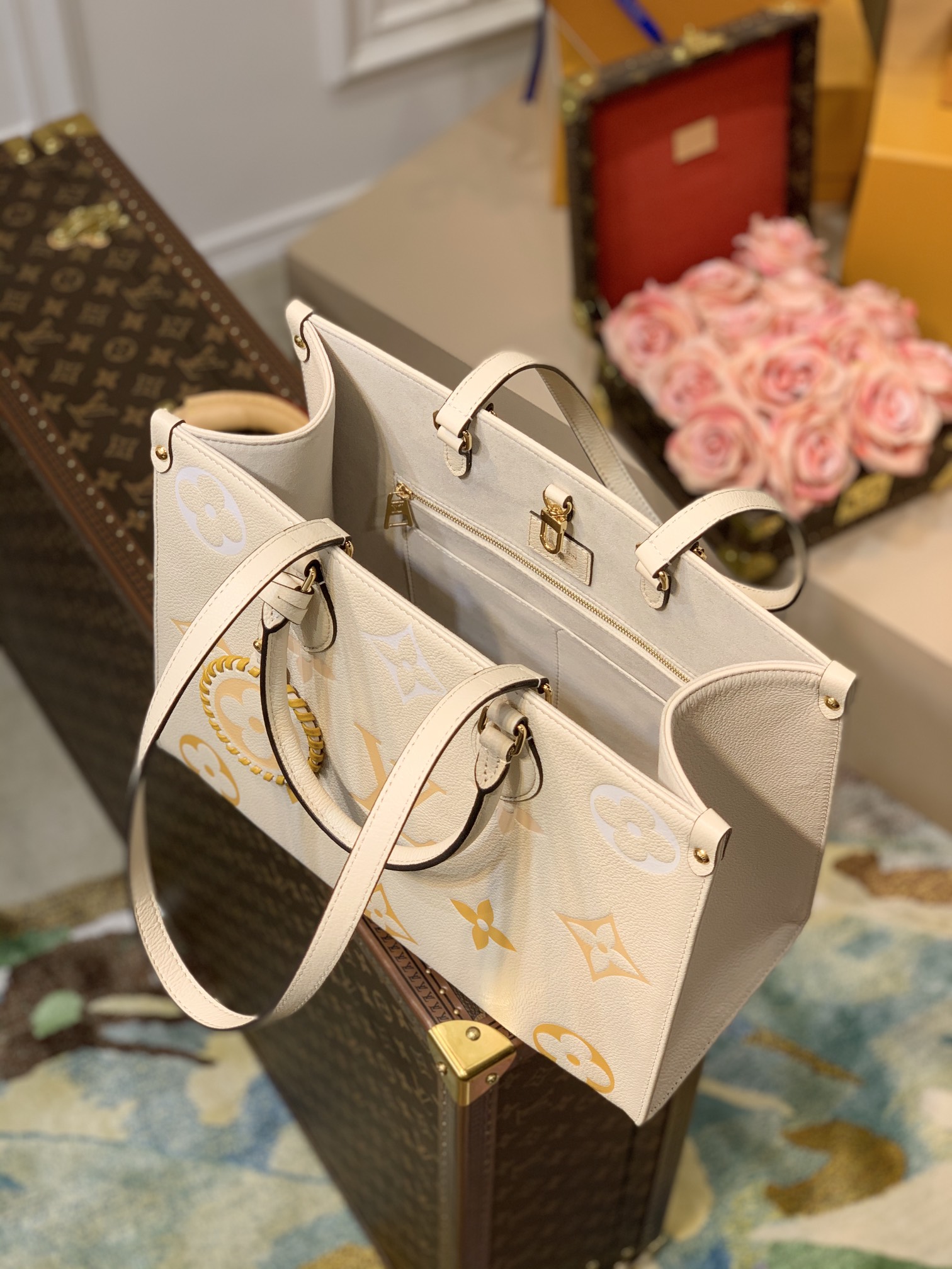 Louis Vuitton By The Pooll Onthego Handbag-35*27*14CM