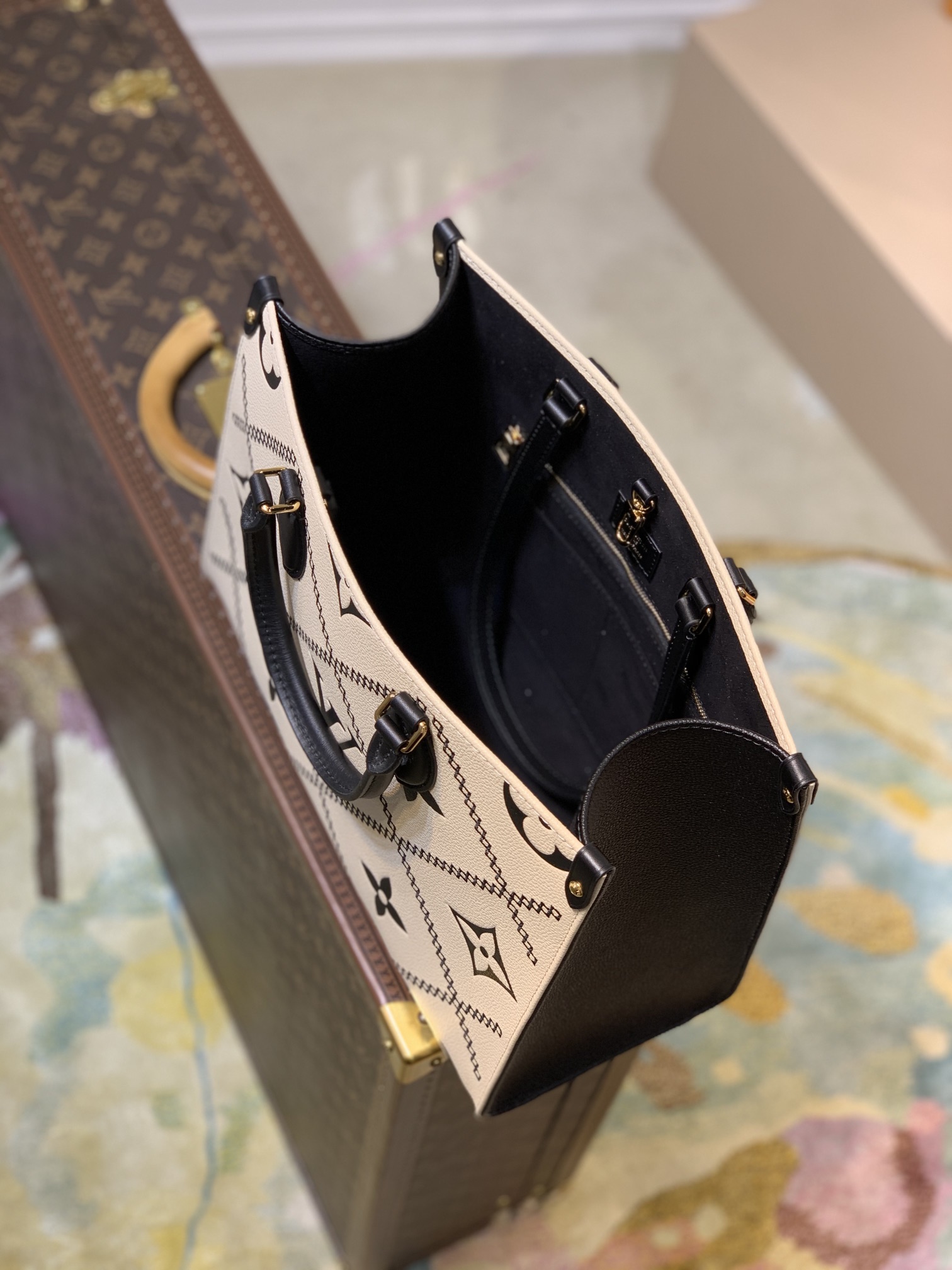 Louis Vuitton By The Pooll Onthego Handbag-35*27*14CM